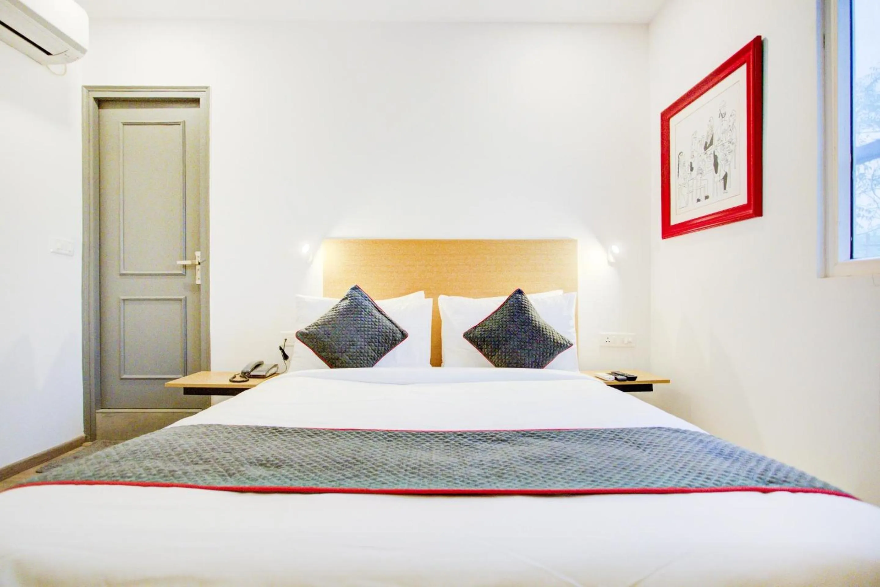 Bedroom, Bed in Super Townhouse Townhouse Atal Chowk Indirapuram Ghaziabad