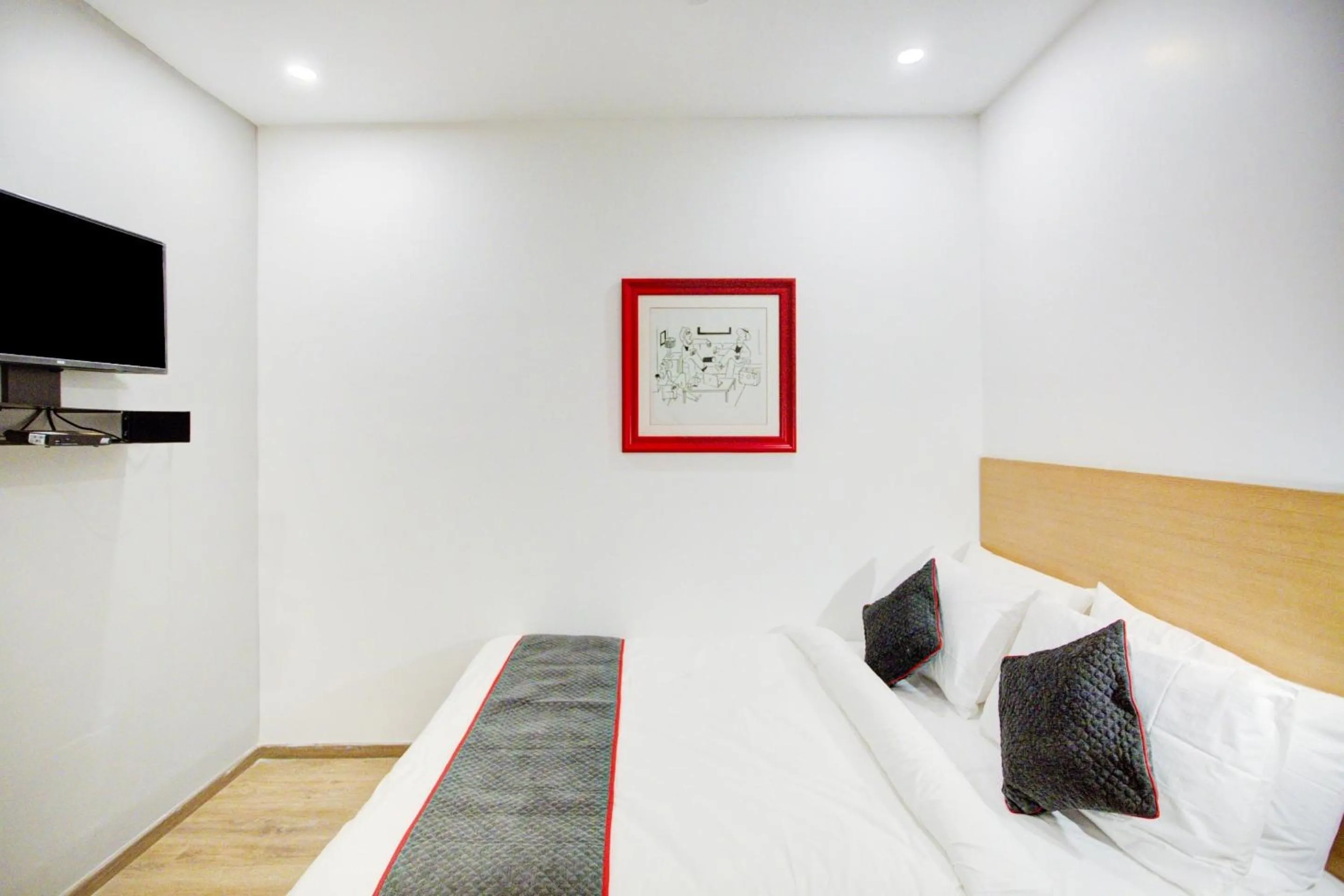 Bedroom, Bed in Super Townhouse Townhouse Atal Chowk Indirapuram Ghaziabad