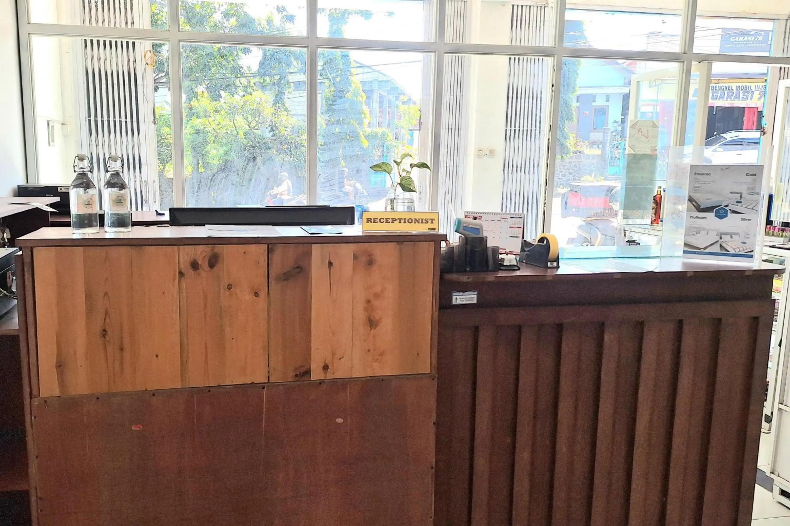 Lobby or reception in Urbanview The Halona near Jawa Timur Park 4