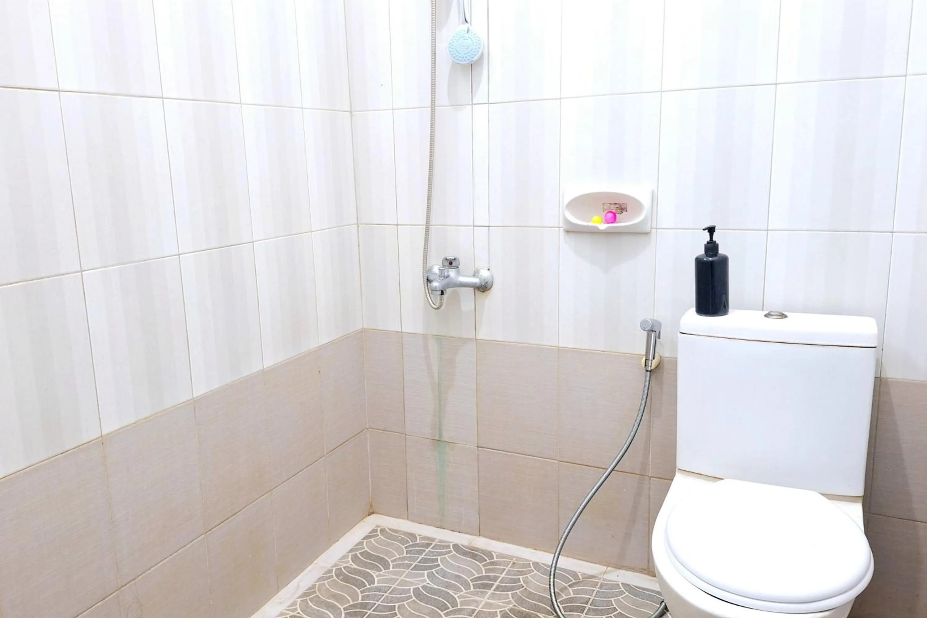 Bathroom in Urbanview The Halona near Jawa Timur Park 4