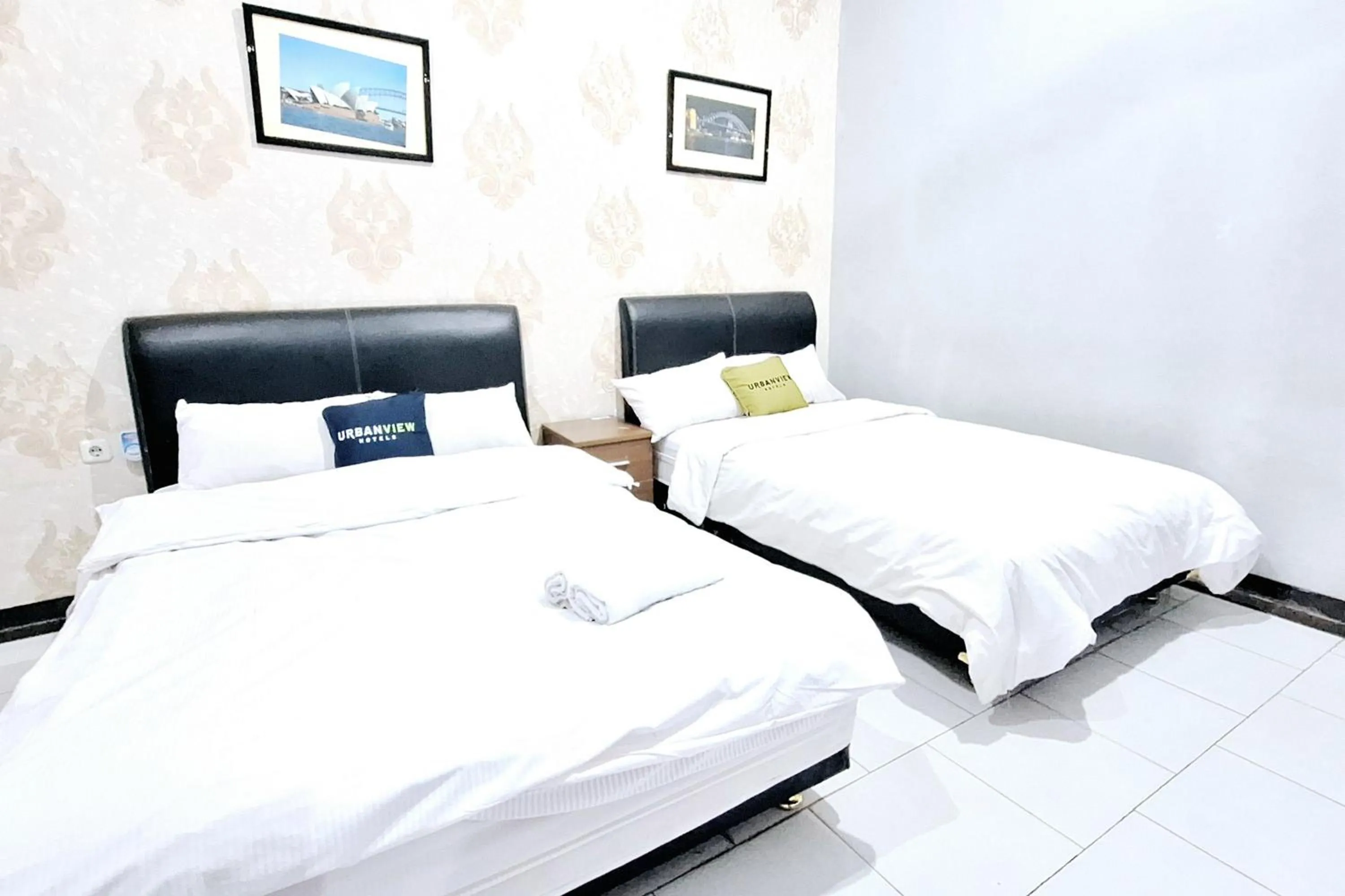 Bedroom, Bed in Urbanview The Halona near Jawa Timur Park 4