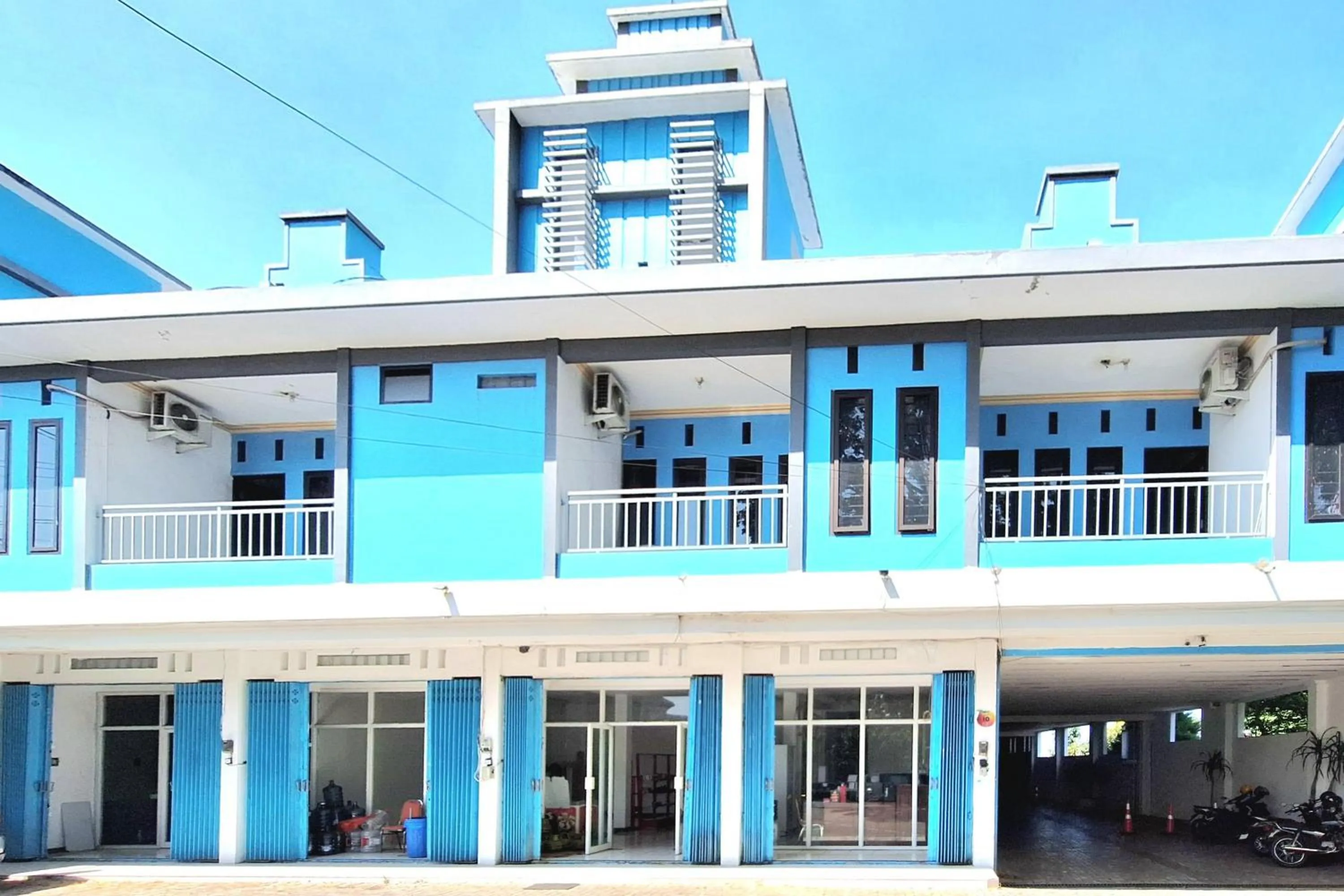 Facade/entrance in Urbanview The Halona near Jawa Timur Park 4