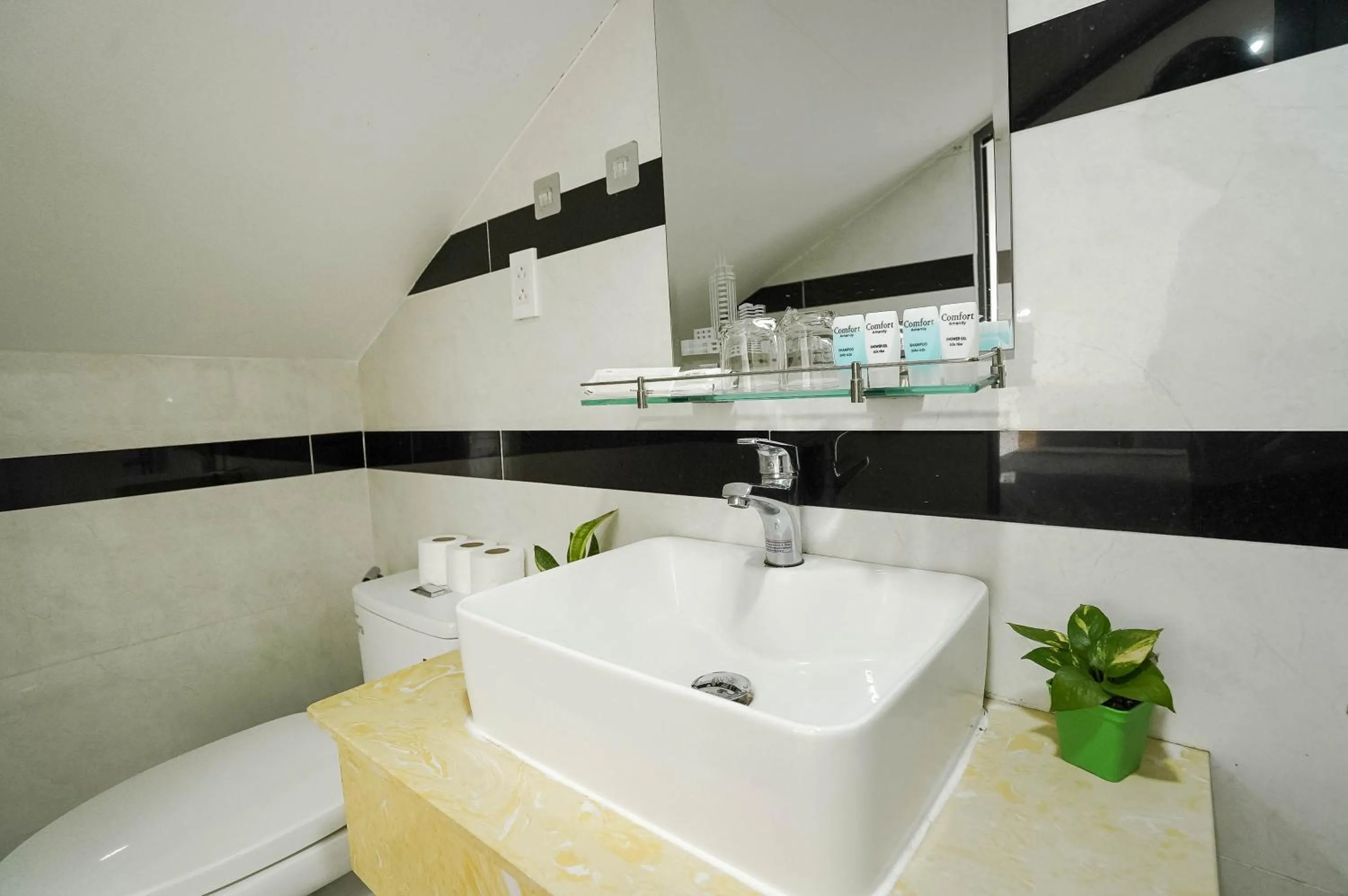 Bathroom in Spring Hill Apartment -The High Class