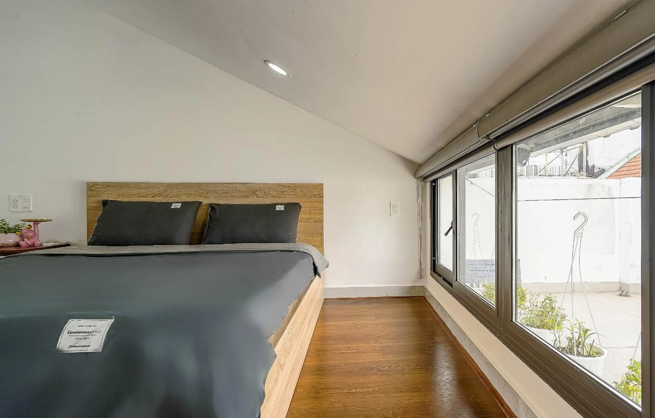 Bed in Spring Hill Apartment -The High Class