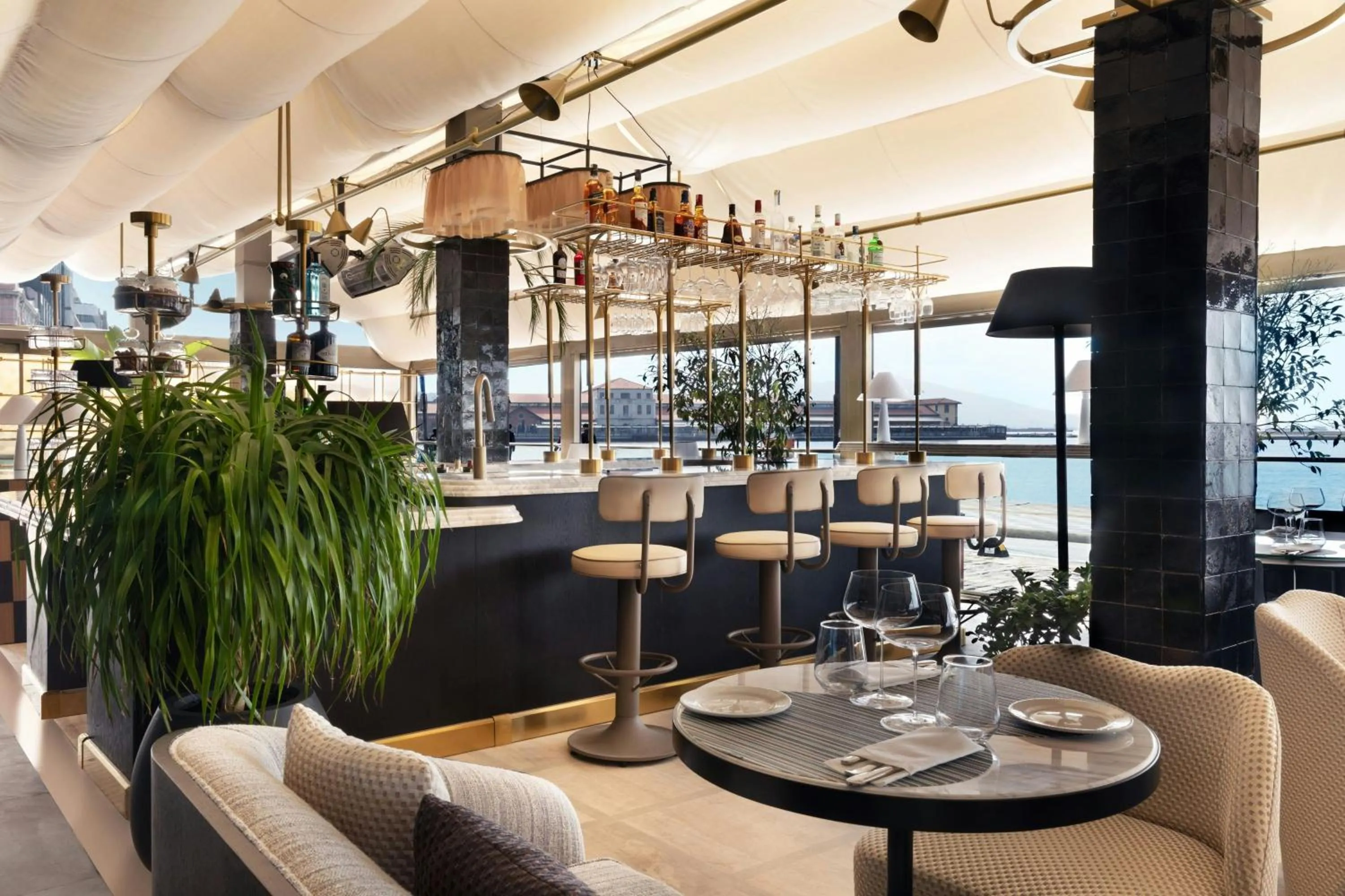 Lounge or bar in Izmir Marriott Hotel