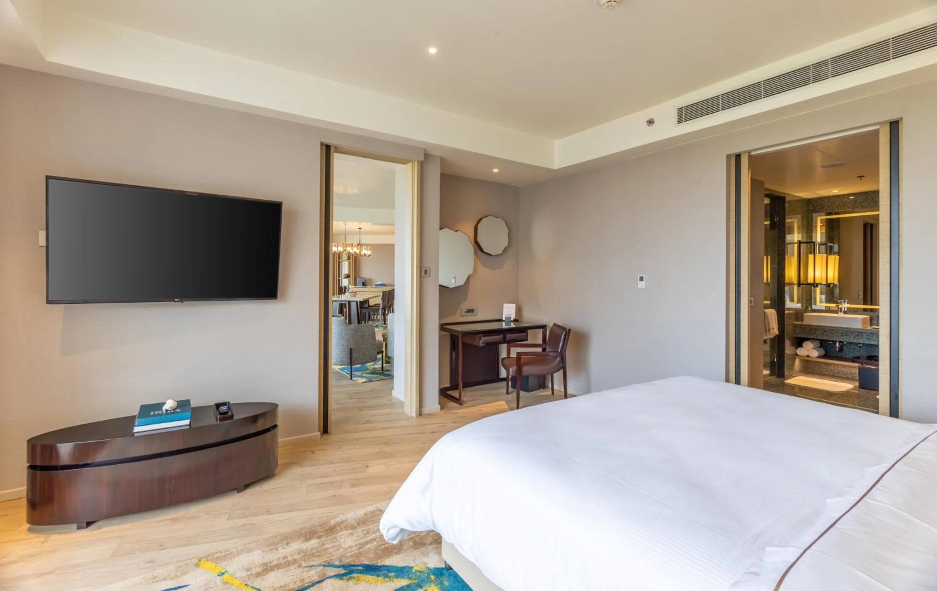 Communal lounge/ TV room, Bed in The Westin Goa