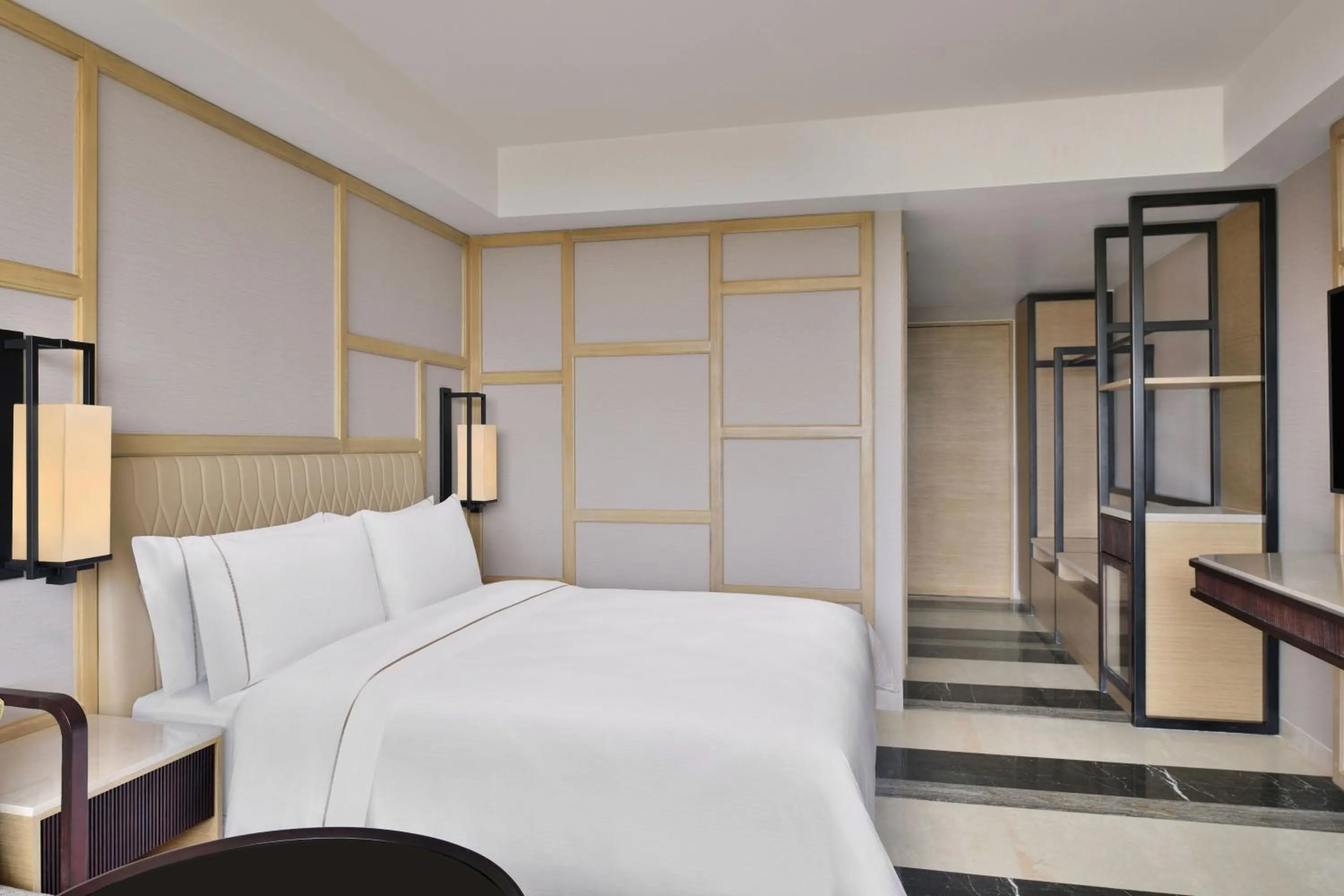 Photo of the whole room, Bed in The Westin Goa