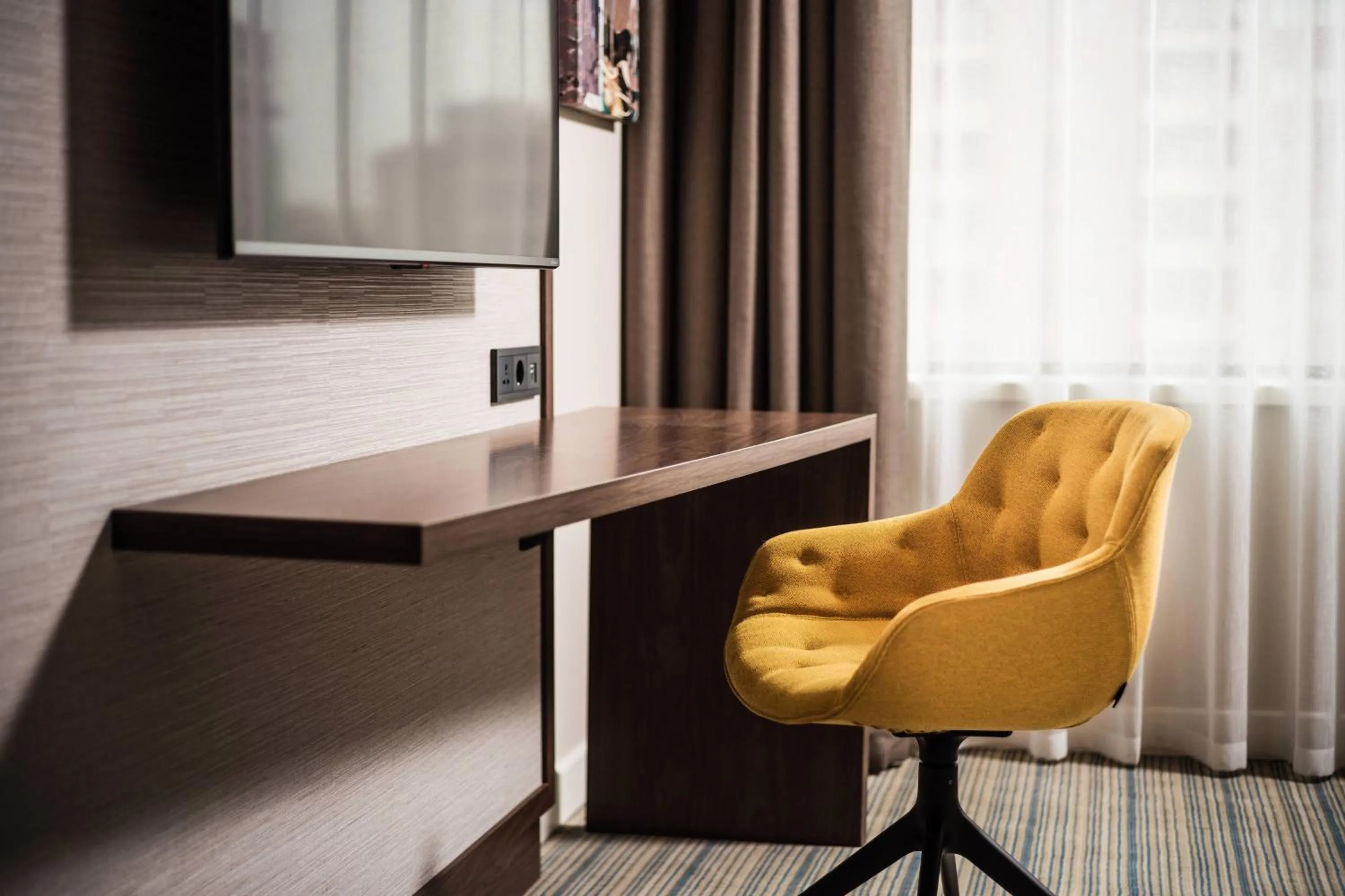 Photo of the whole room in Courtyard by Marriott Baku