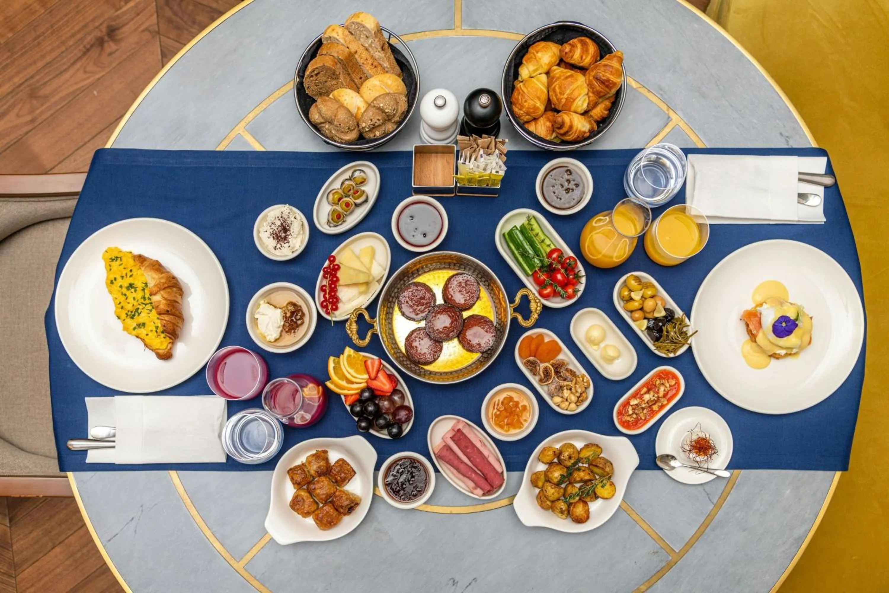 Breakfast in Orientbank Hotel Istanbul, Autograph Collection