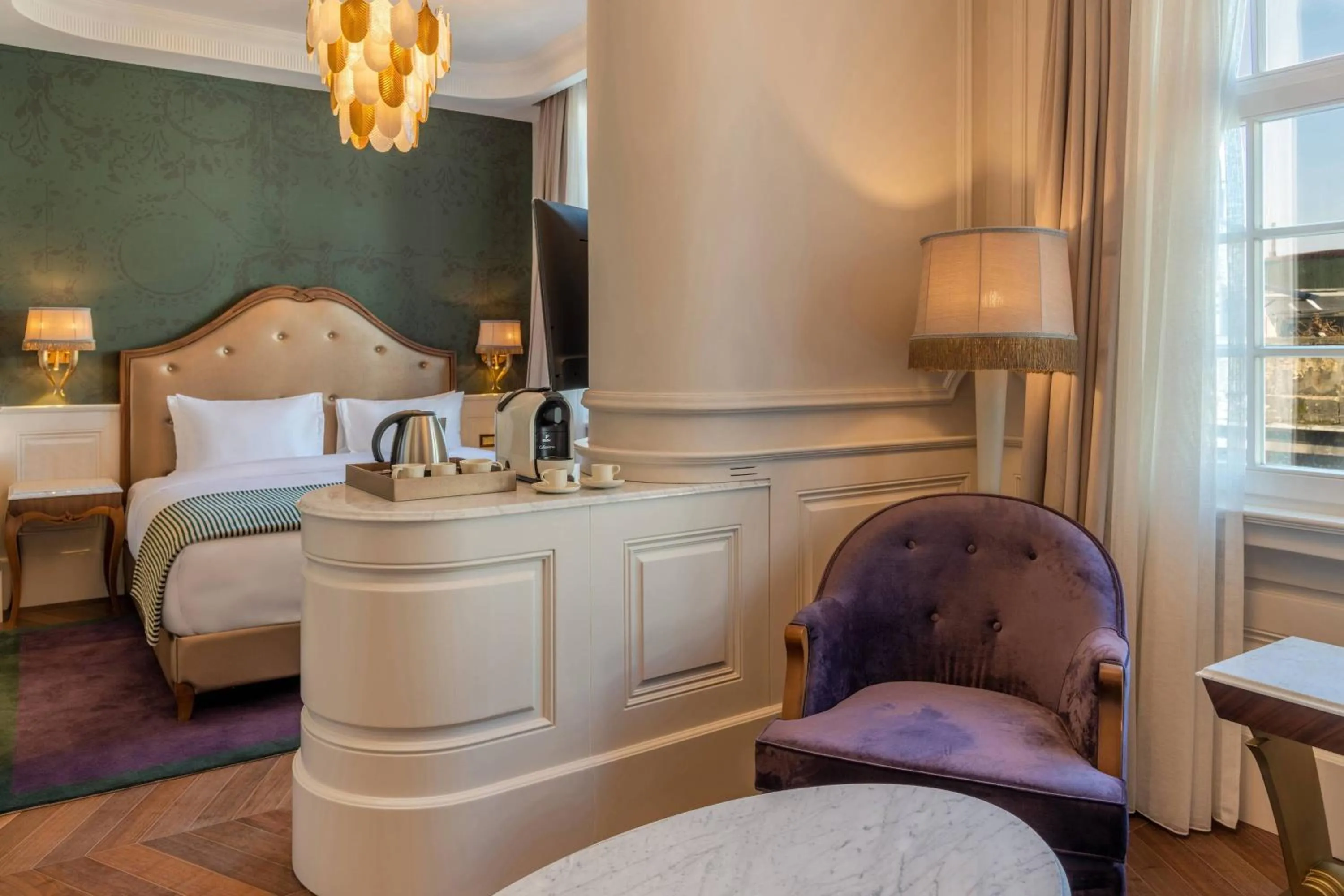 Photo of the whole room, Bed in Orientbank Hotel Istanbul, Autograph Collection