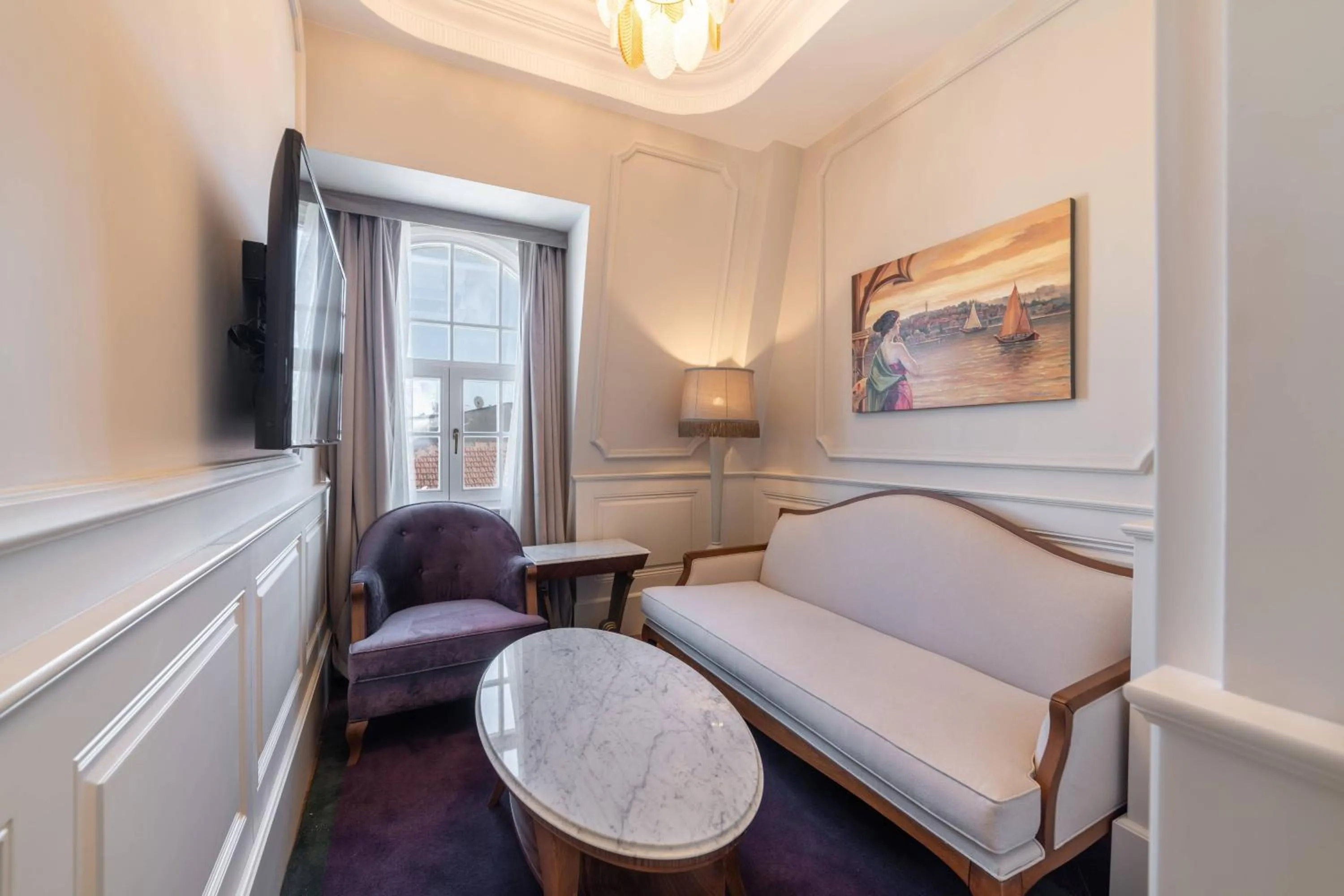 Living room in Orientbank Hotel Istanbul, Autograph Collection