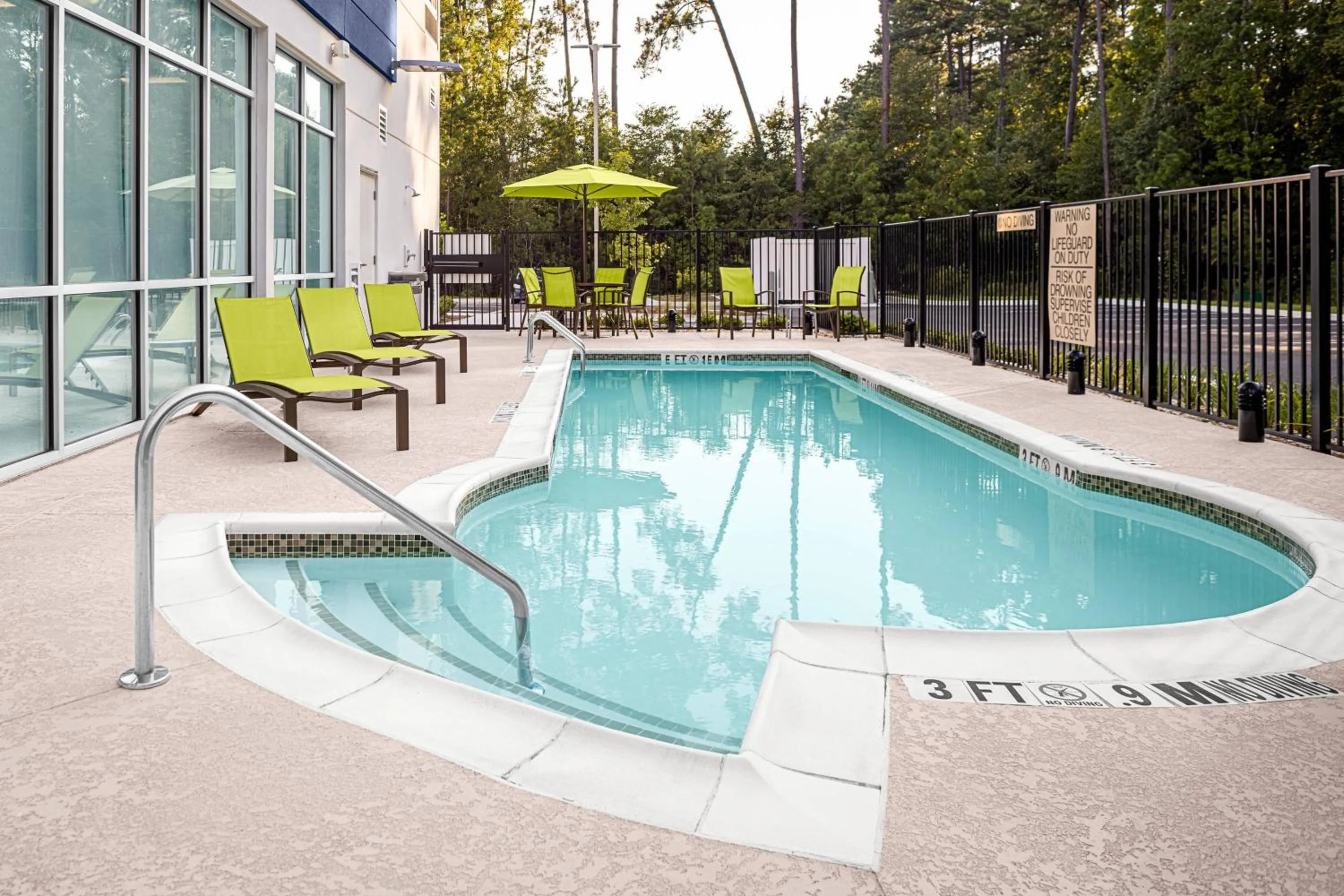 Swimming pool in SpringHill Suites by Marriott Savannah Richmond Hill