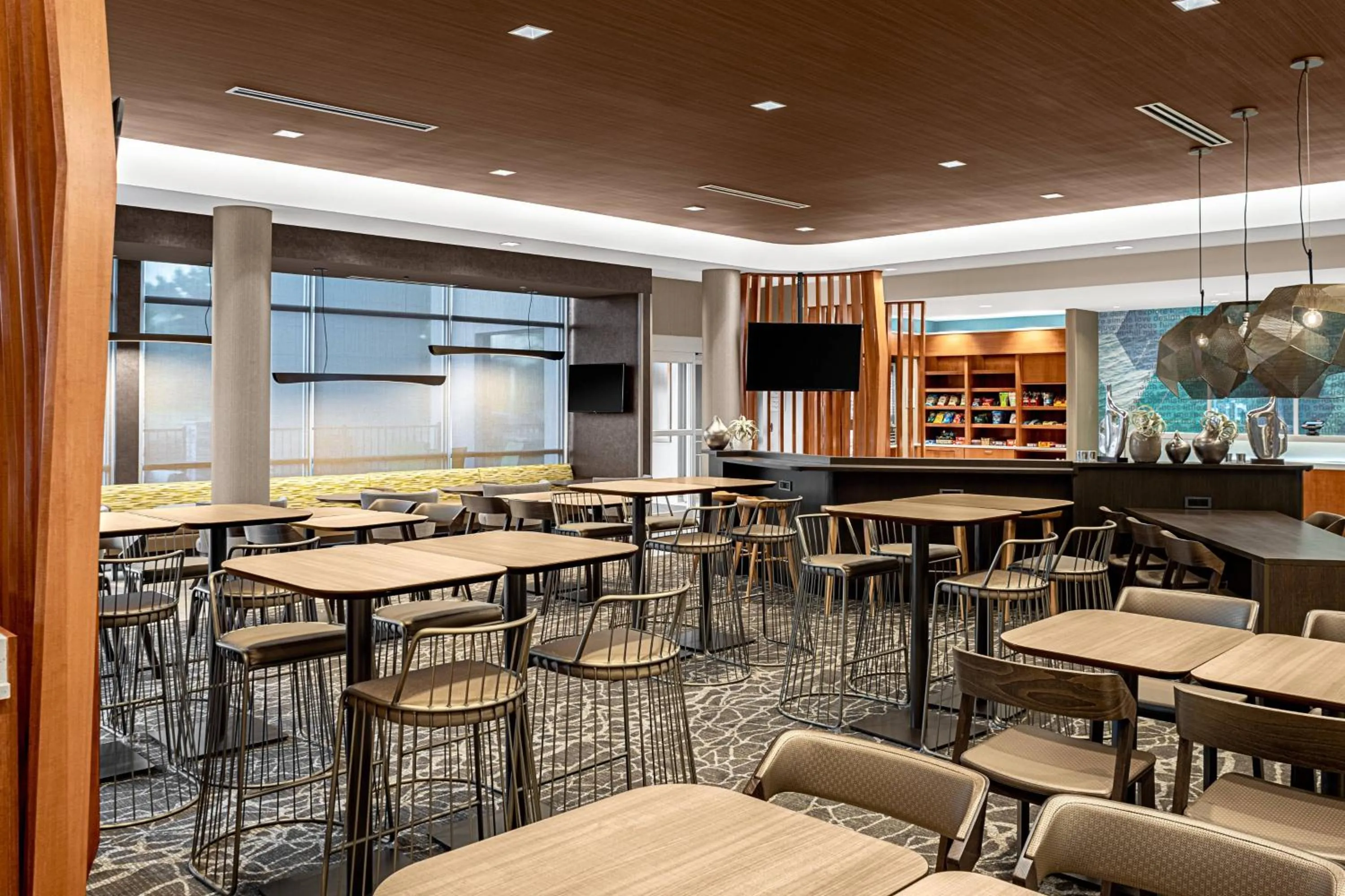 Restaurant/places to eat in SpringHill Suites by Marriott Savannah Richmond Hill