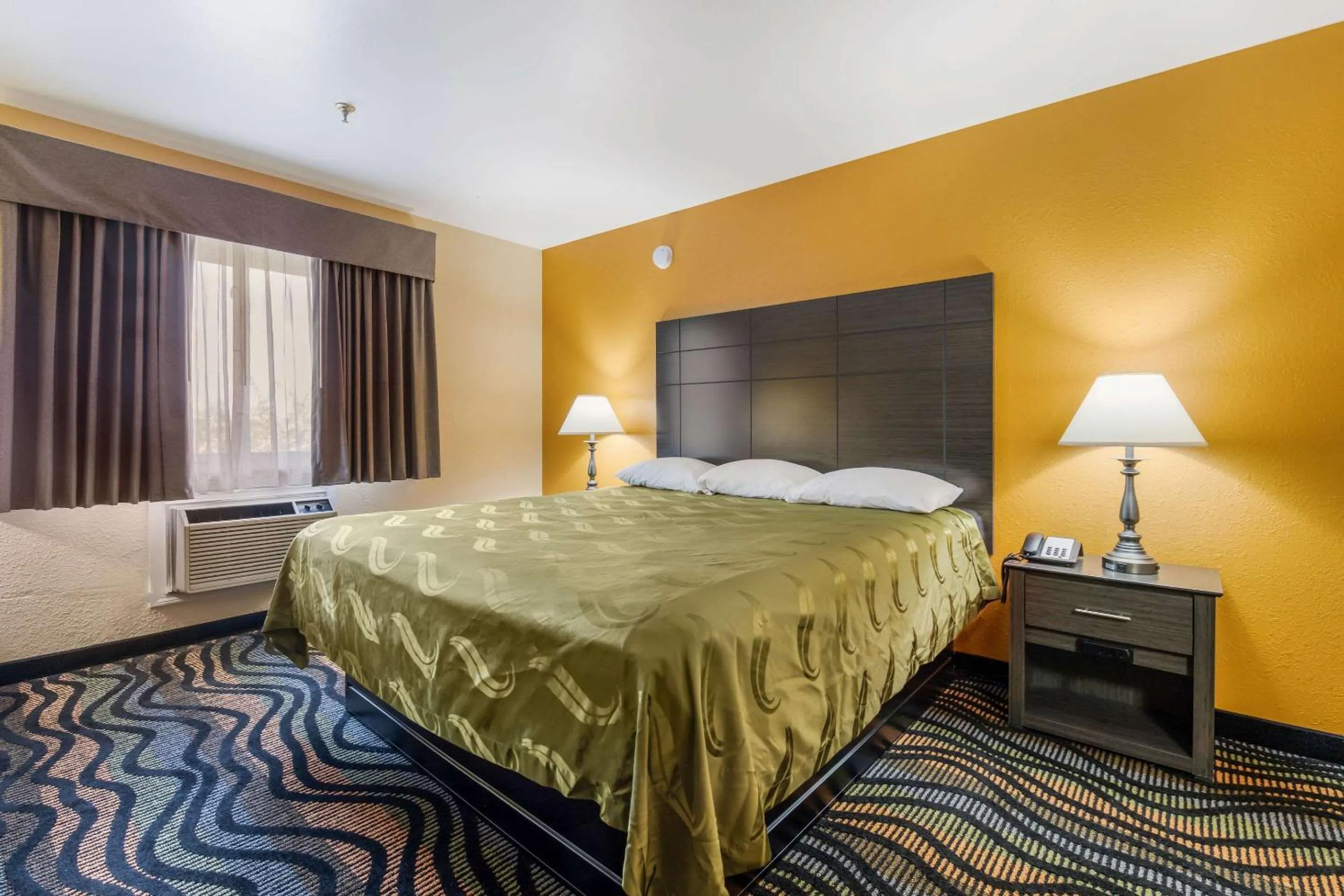 Photo of the whole room, Bed in Equality Inn