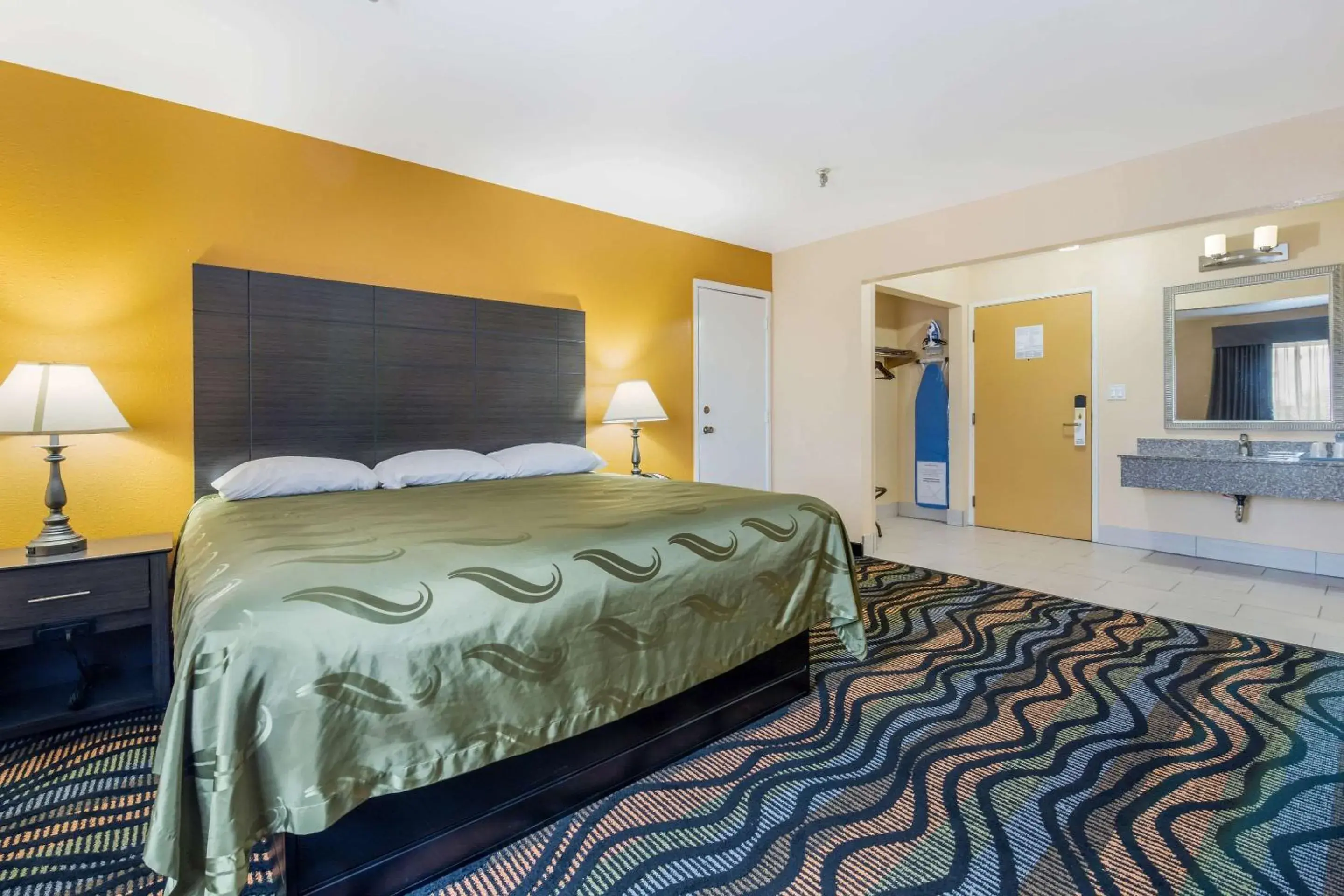 Standard Queen Room - Non Smoking in Rodeway Inn Standard Queen Room - Non Smoking in Rodeway Inn