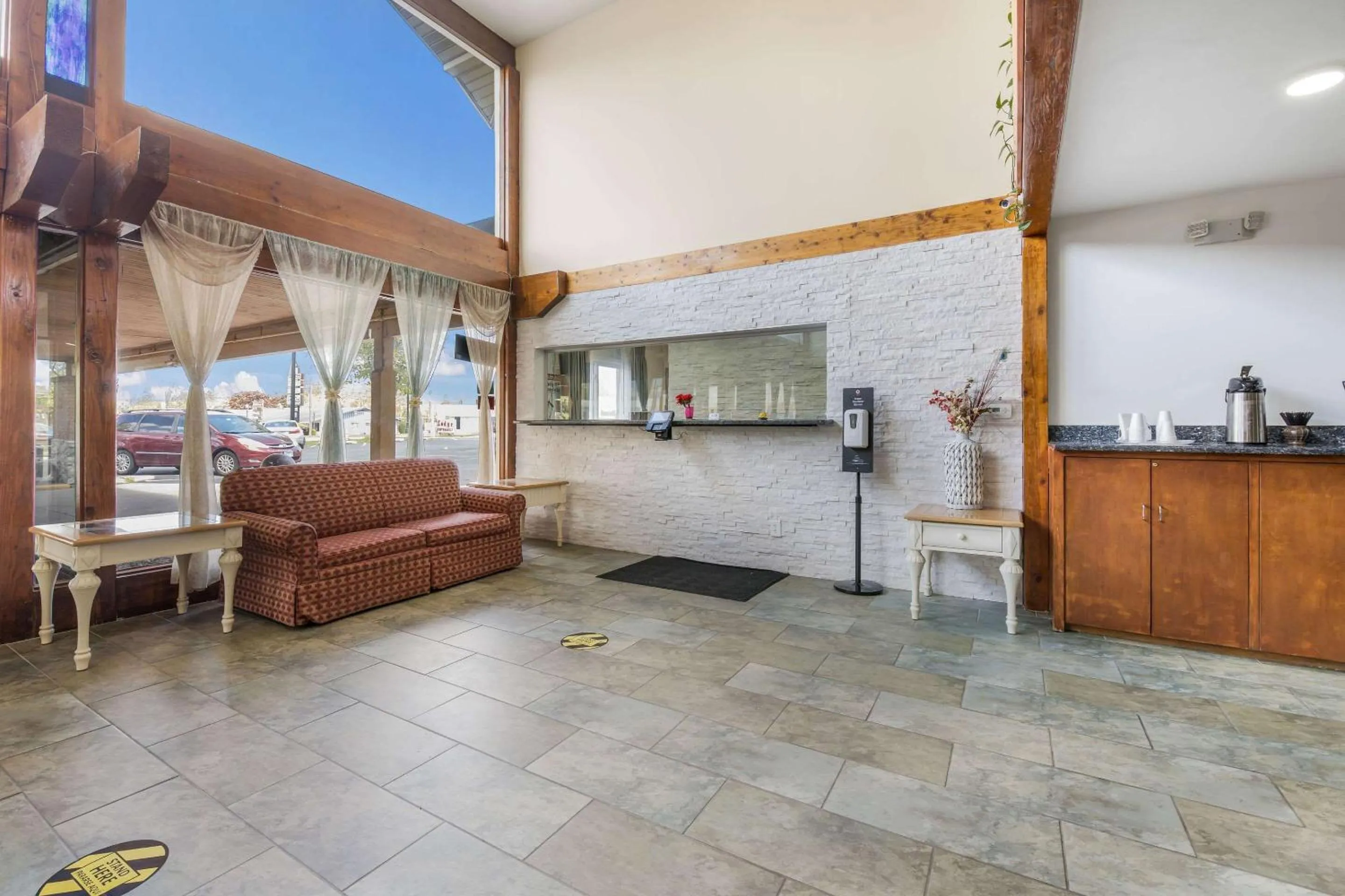 Lobby or reception in Equality Inn