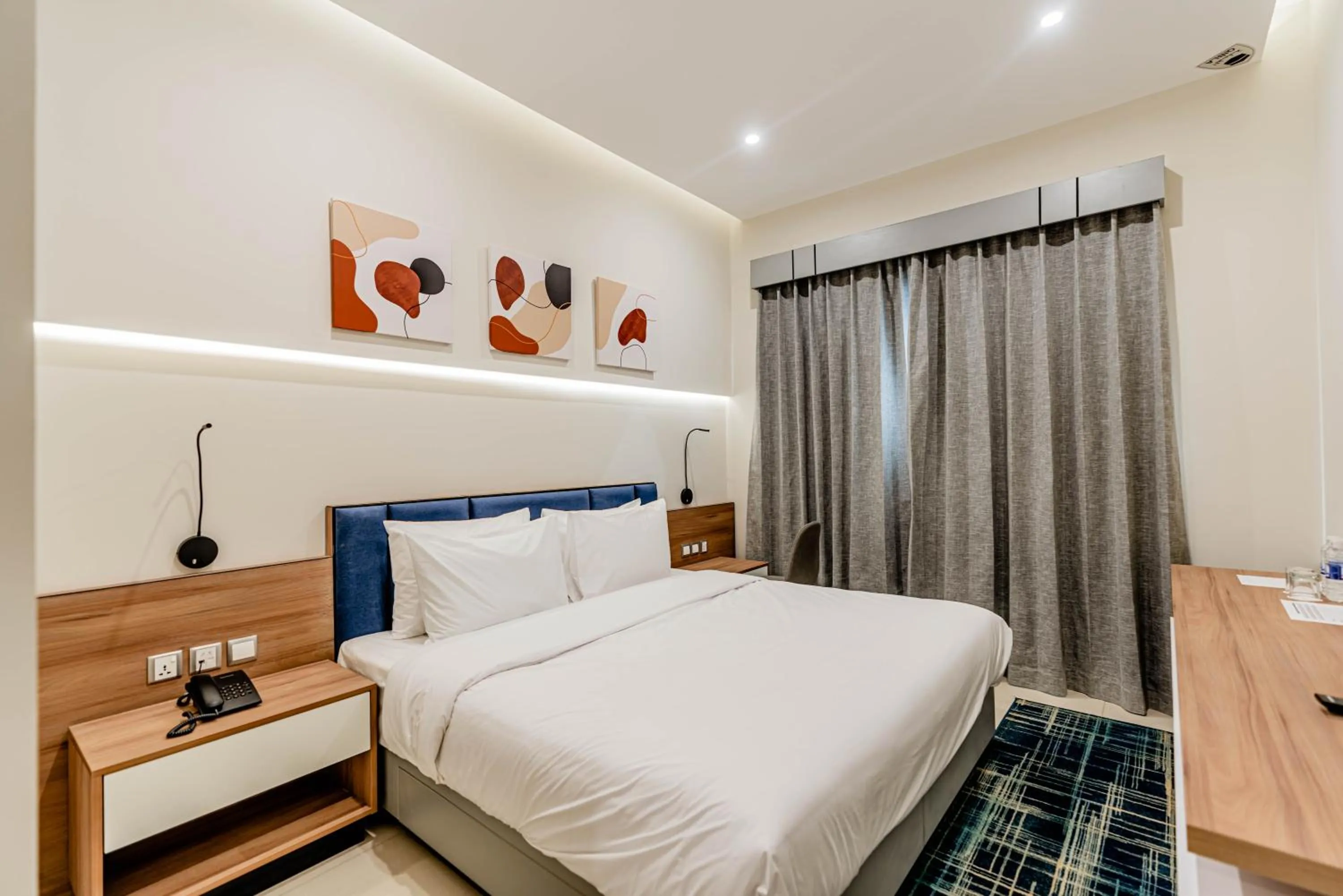 Bedroom, Bed in Resivation Hotel