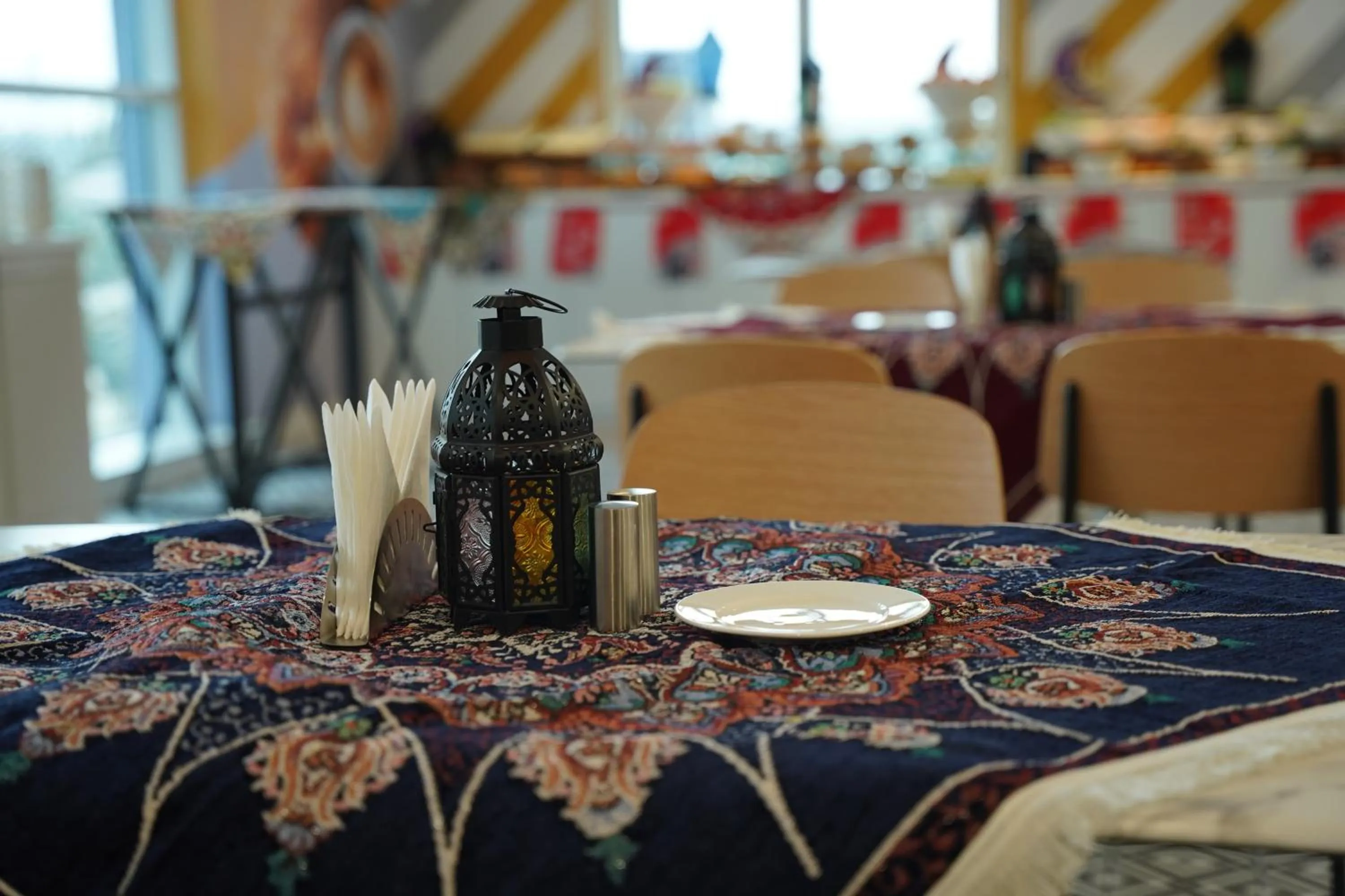 Restaurant/places to eat in Resivation Hotel