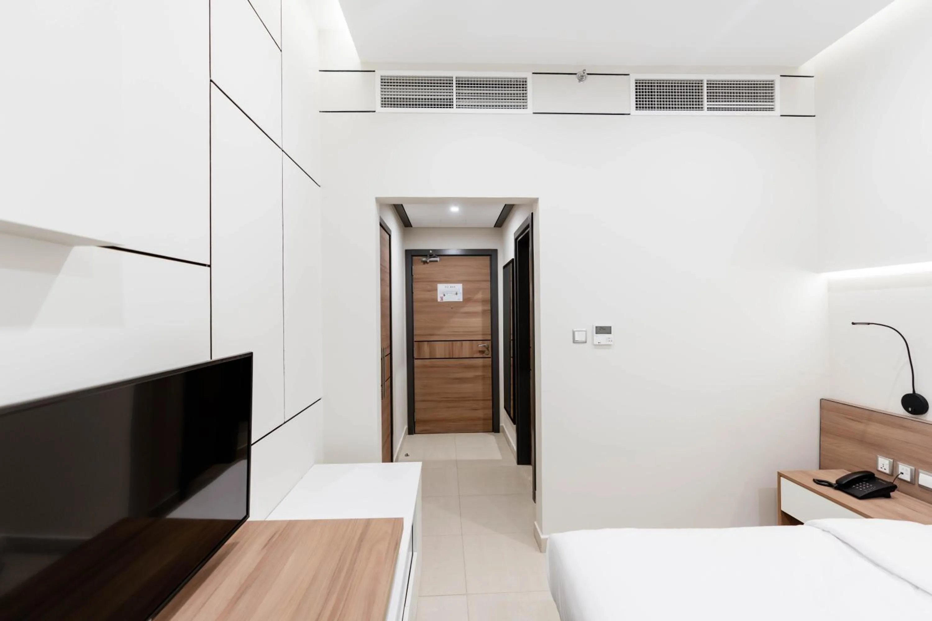 Bedroom, Bed in Resivation Hotel