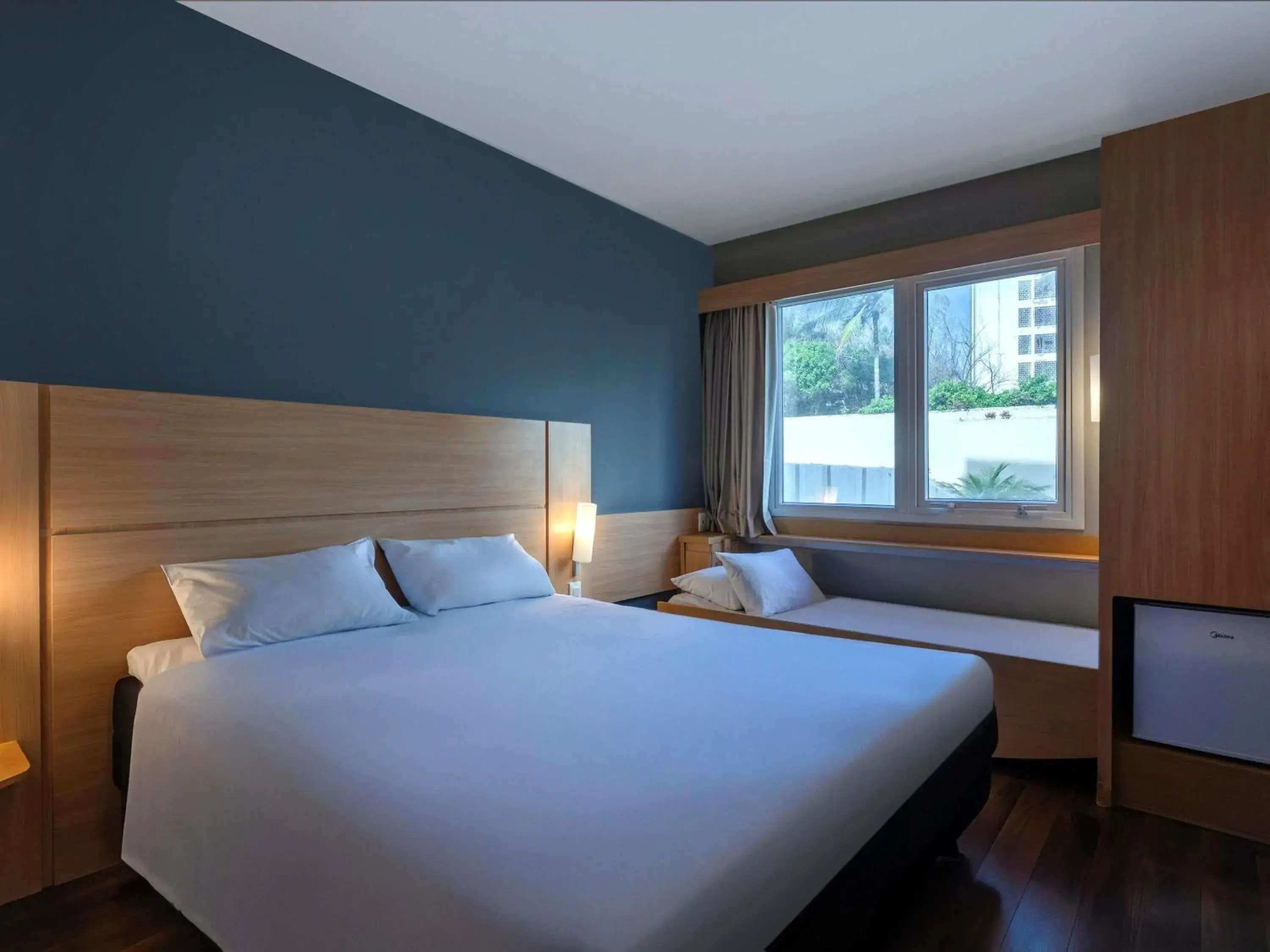 Standard Room with One Double Beds and One Extra Bed for Children - single occupancy in Ibis Salvador Rio Vermelho Standard Room with One Double Beds and One Extra Bed for Children - single occupancy in Ibis Salvador Rio Vermelho