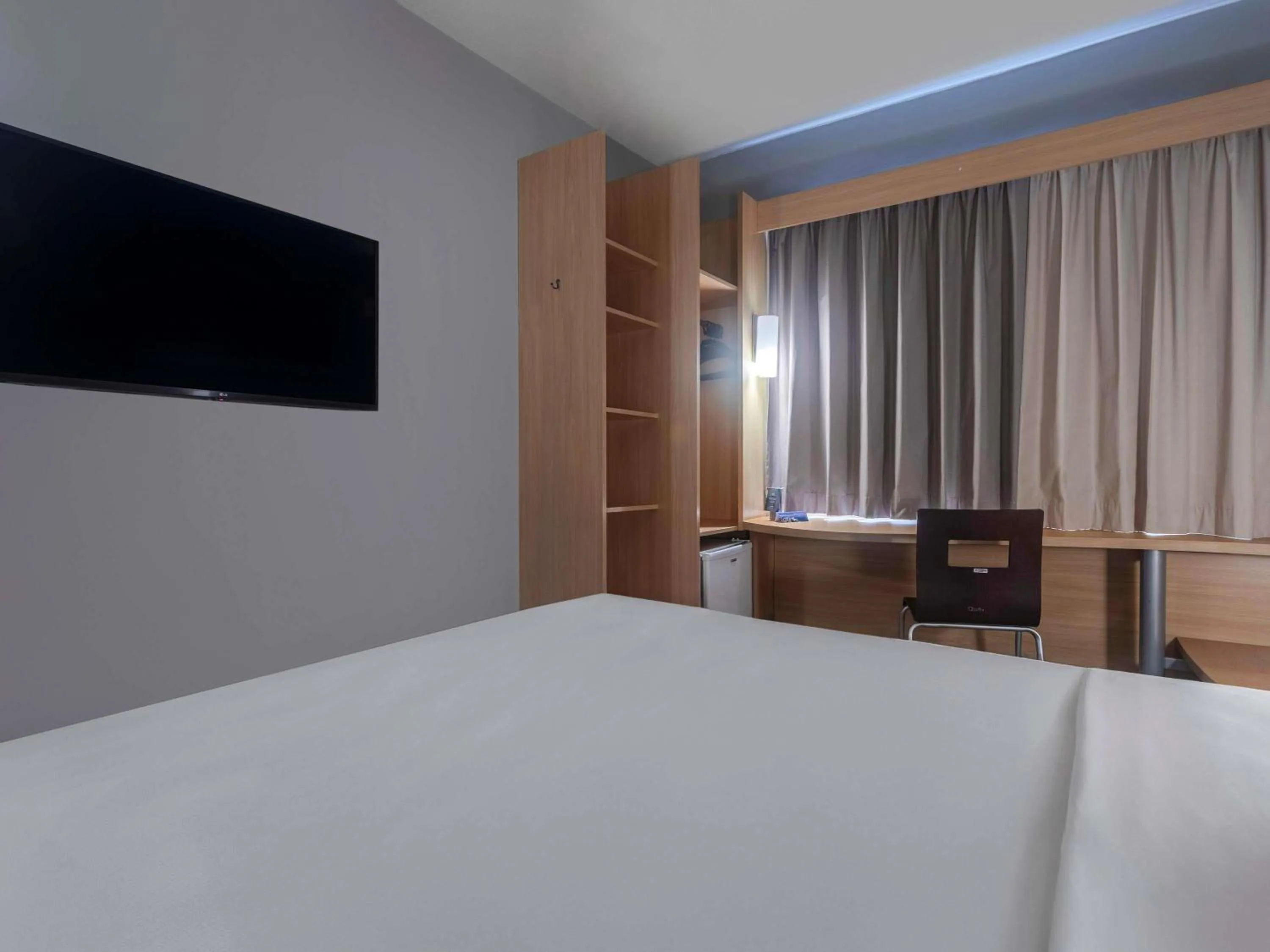 Bedroom, Bed in Ibis Salvador Rio Vermelho