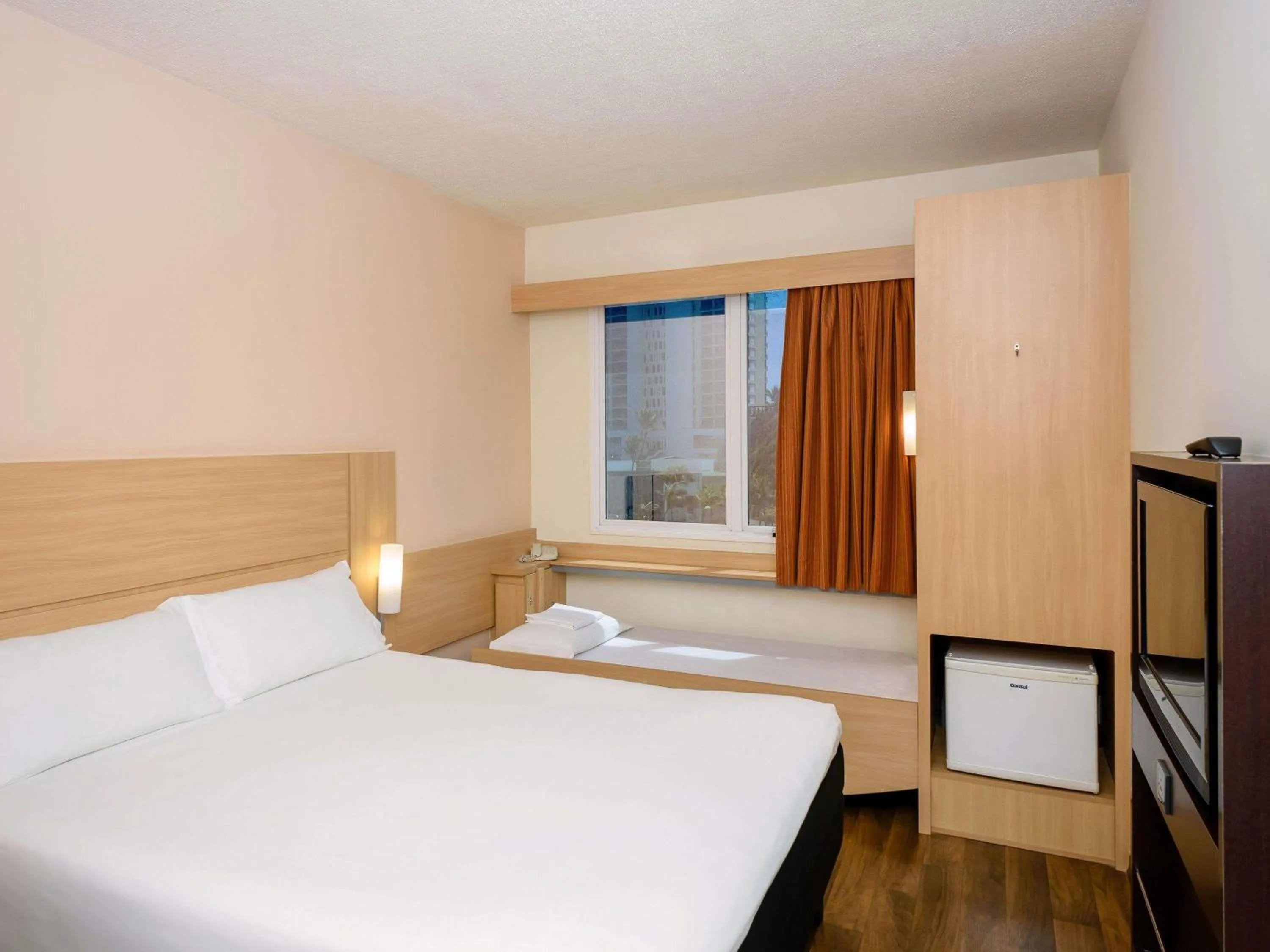 Bedroom, Bed in Ibis Salvador Rio Vermelho