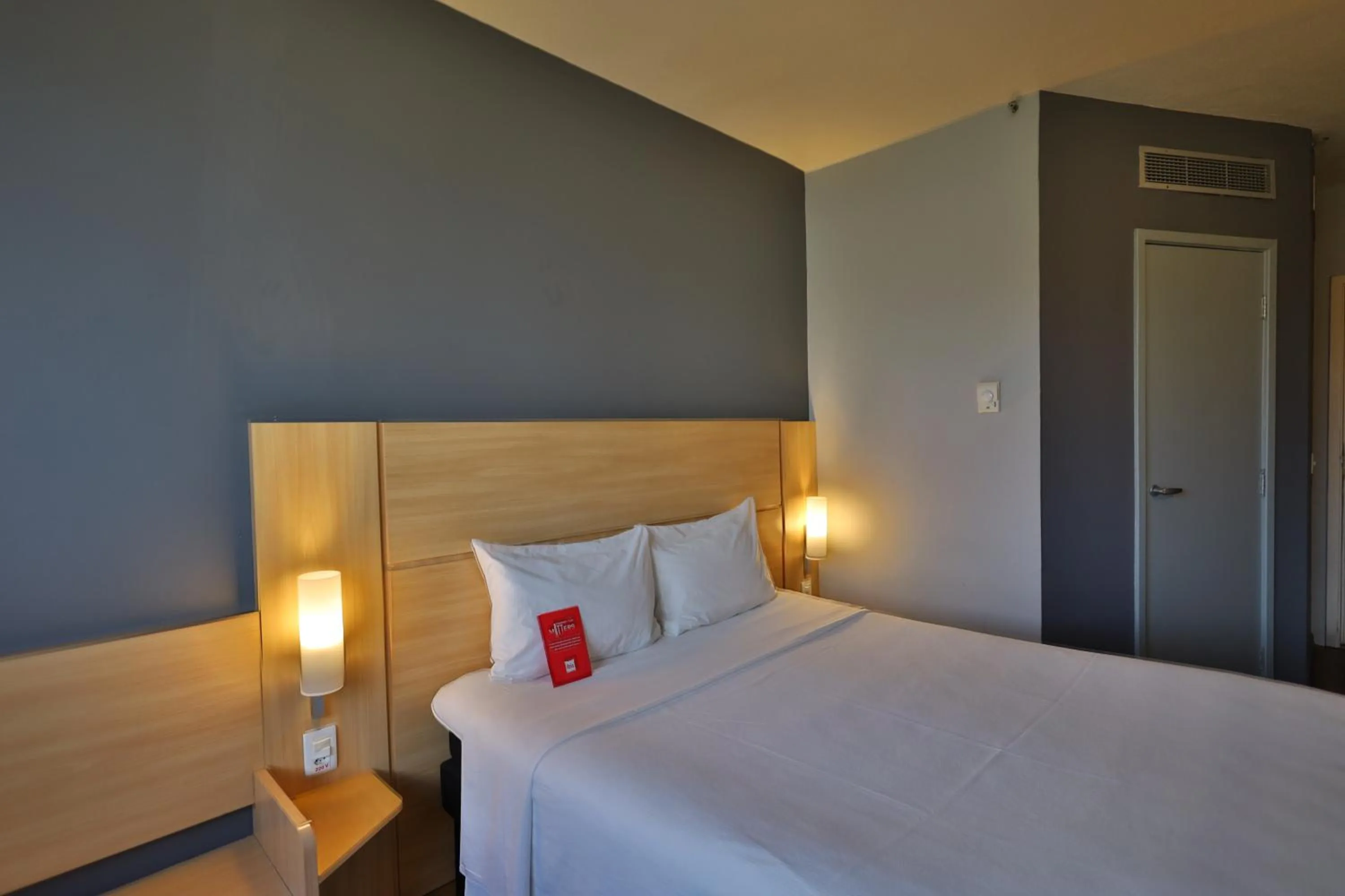 Bedroom, Bed in Ibis Salvador Rio Vermelho