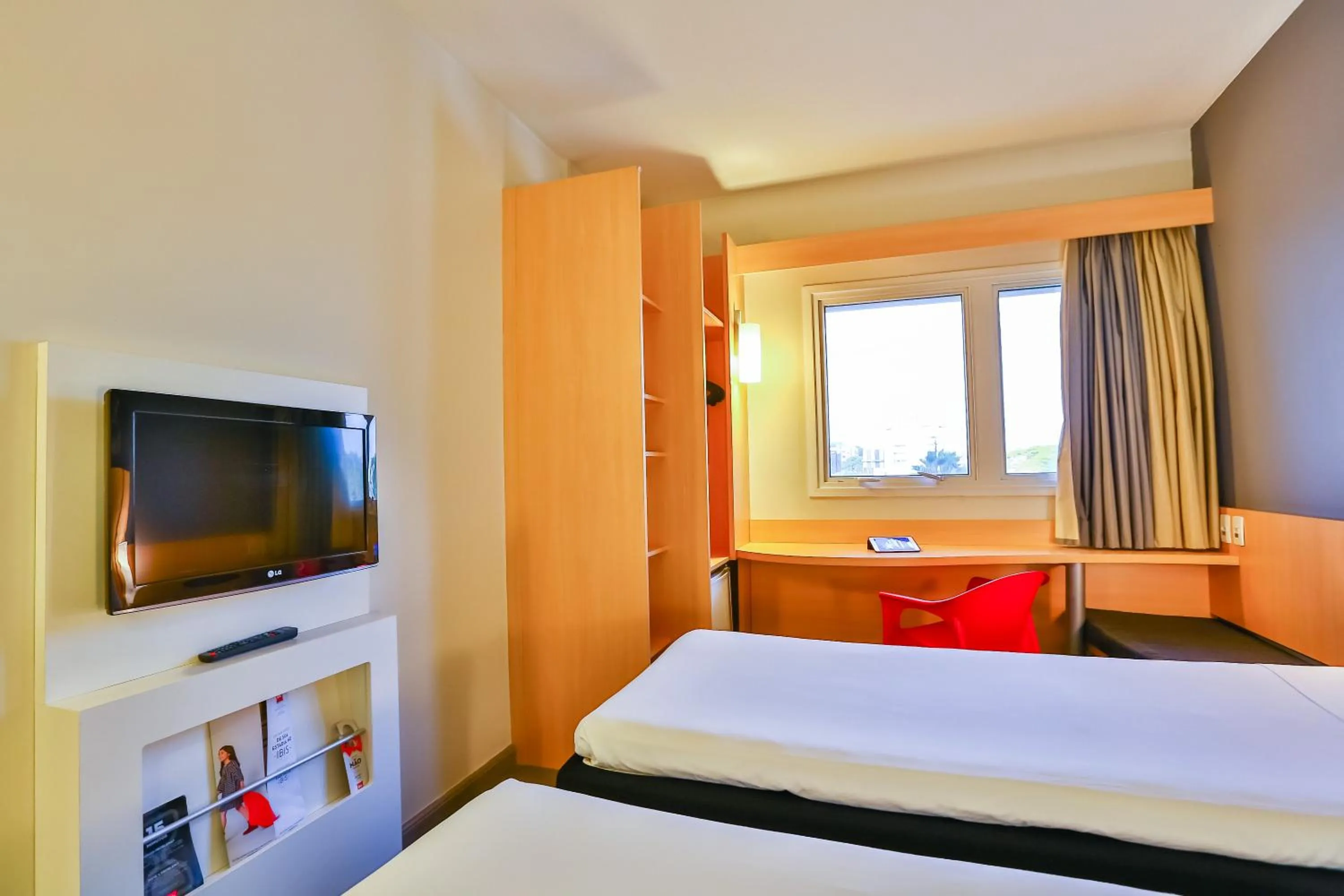 Photo of the whole room, Bed in ibis Goiânia