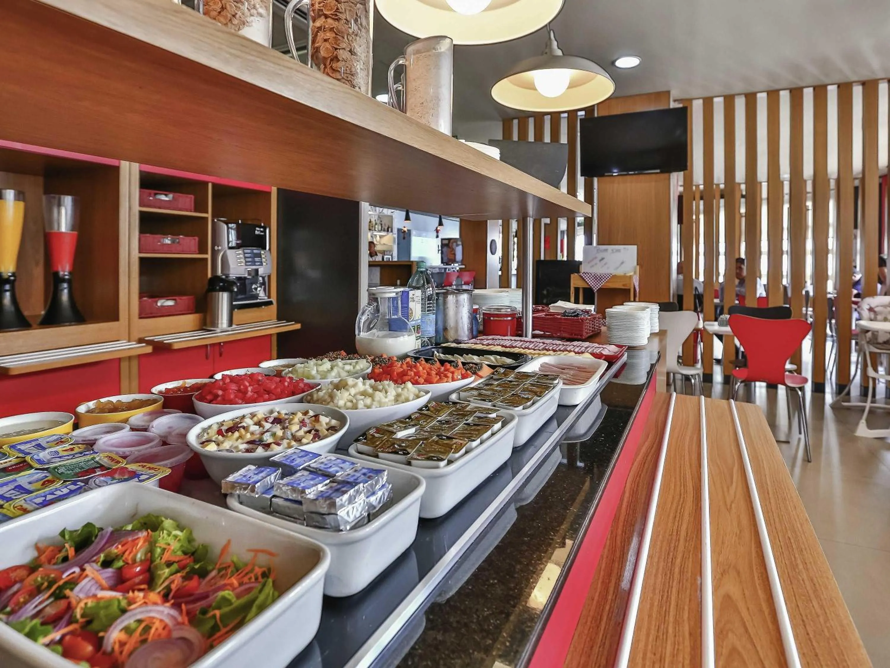 Restaurant/places to eat in ibis Goiânia