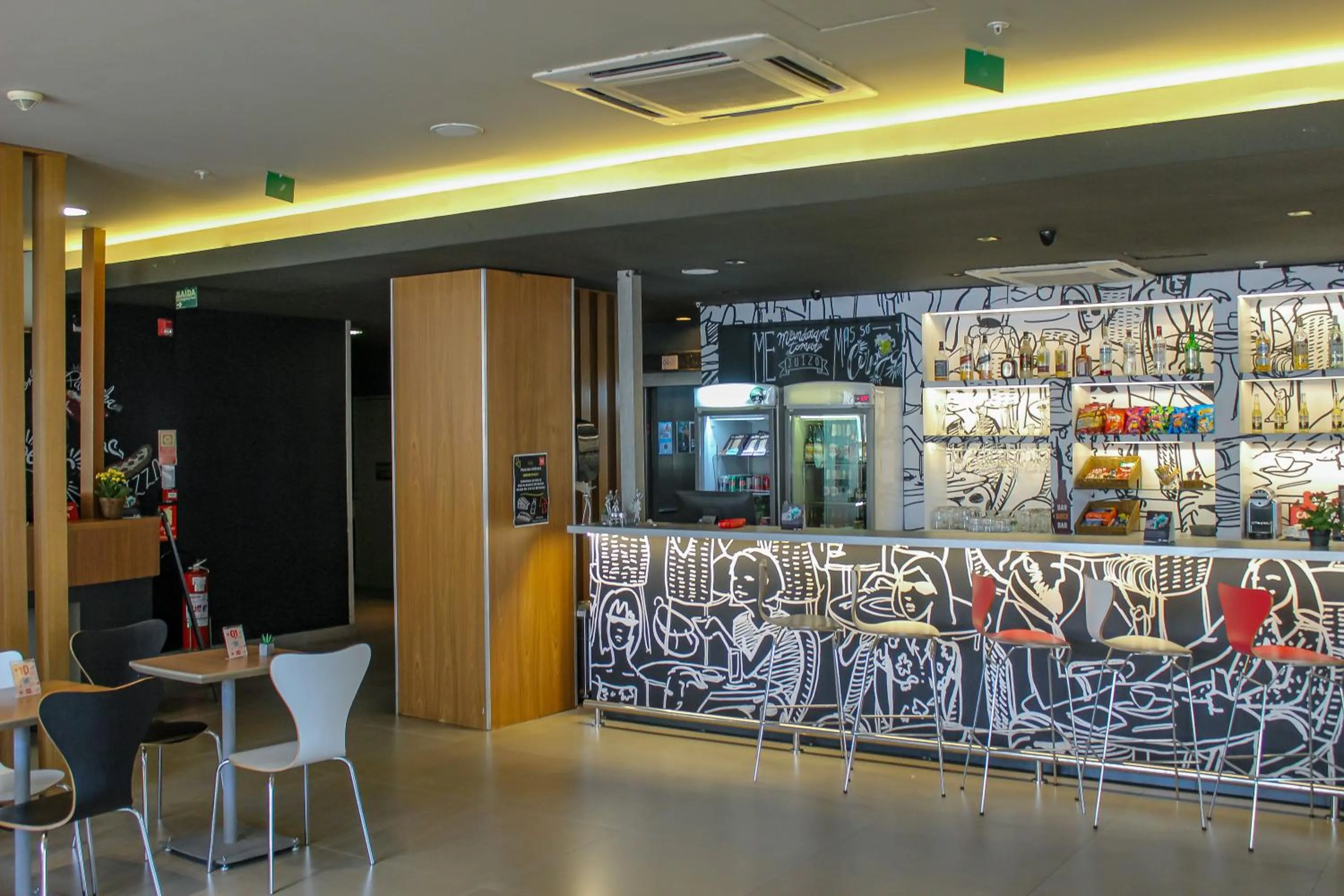Lounge or bar in ibis Goiânia