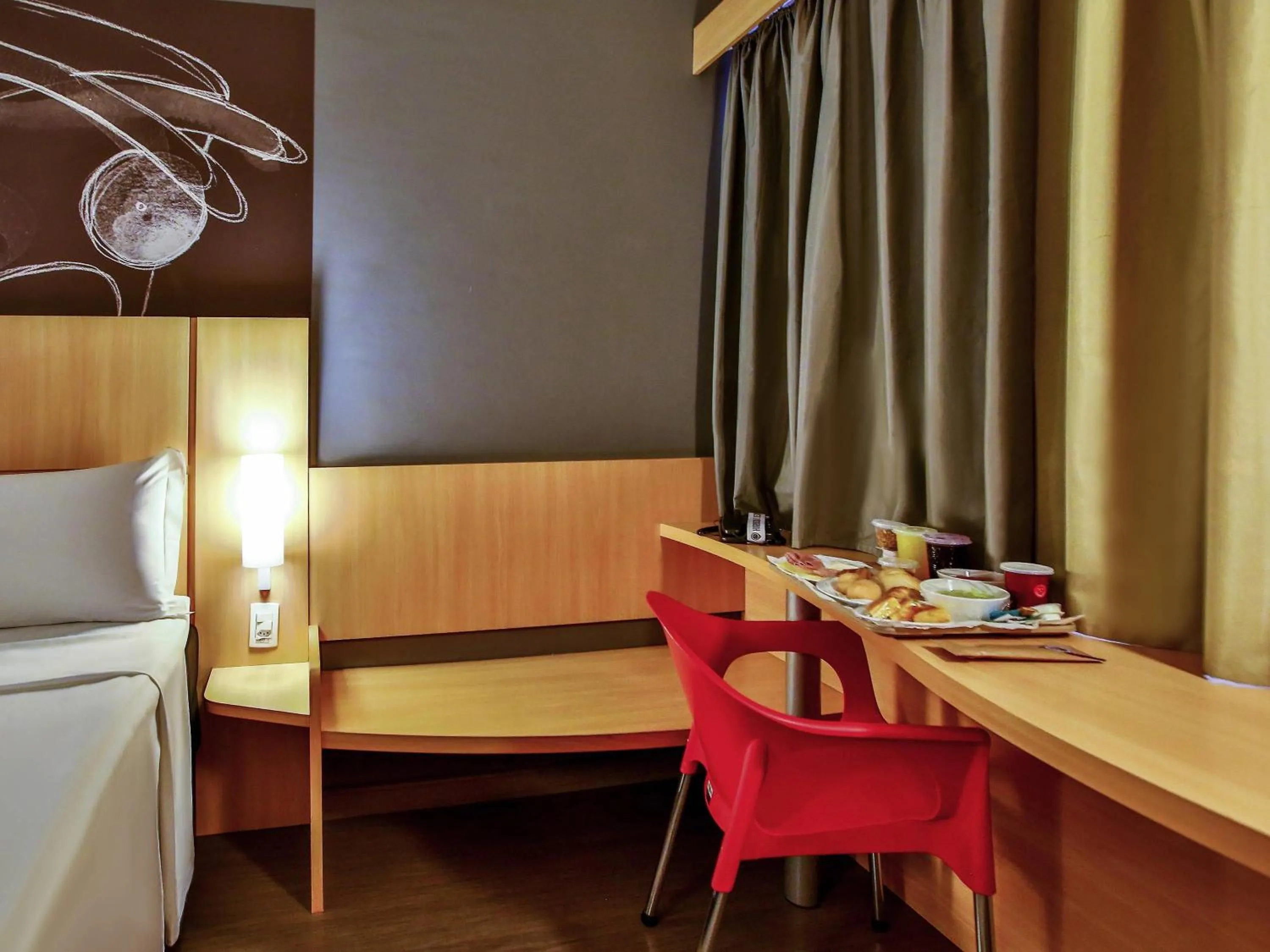 Bedroom, Bed in ibis Goiânia