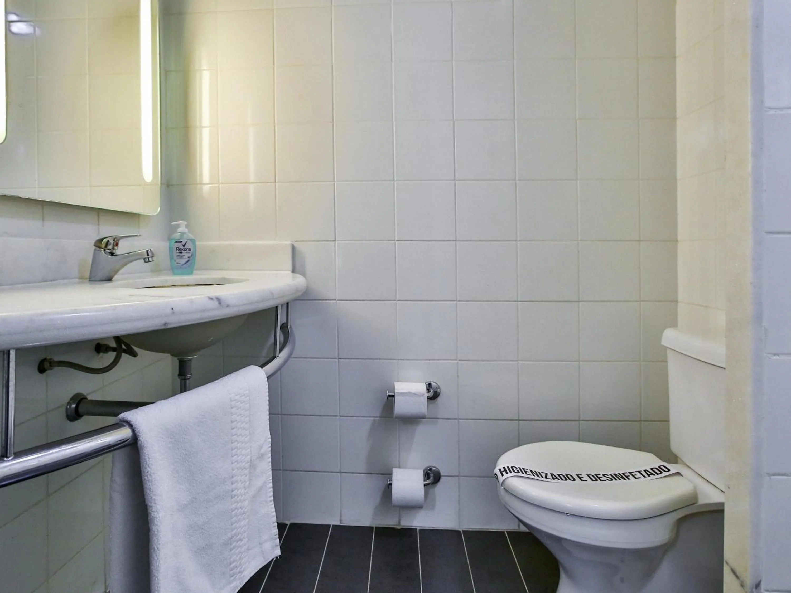 Bedroom in ibis Goiânia