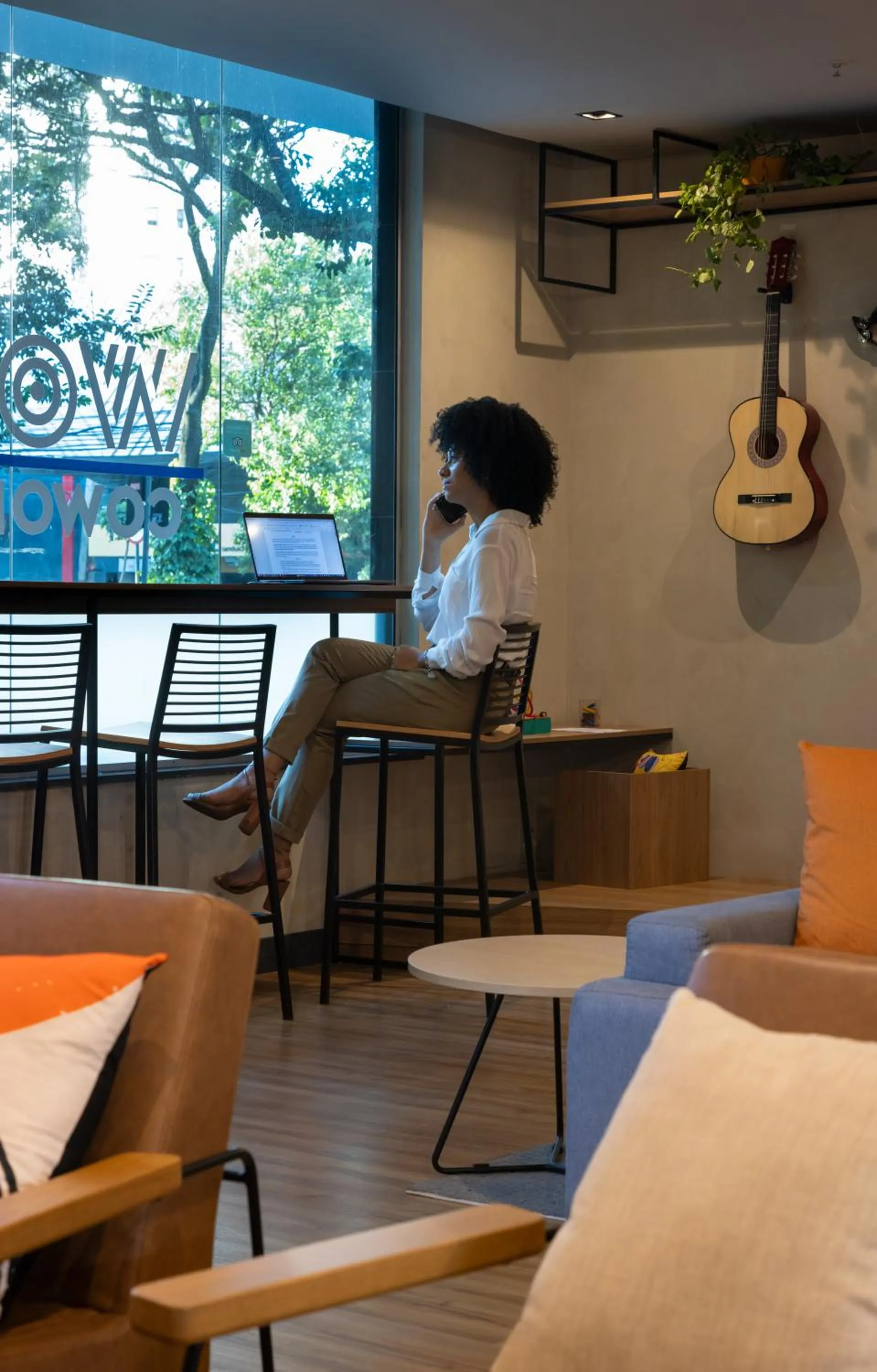 Seating area in Ibis Belo Horizonte Savassi