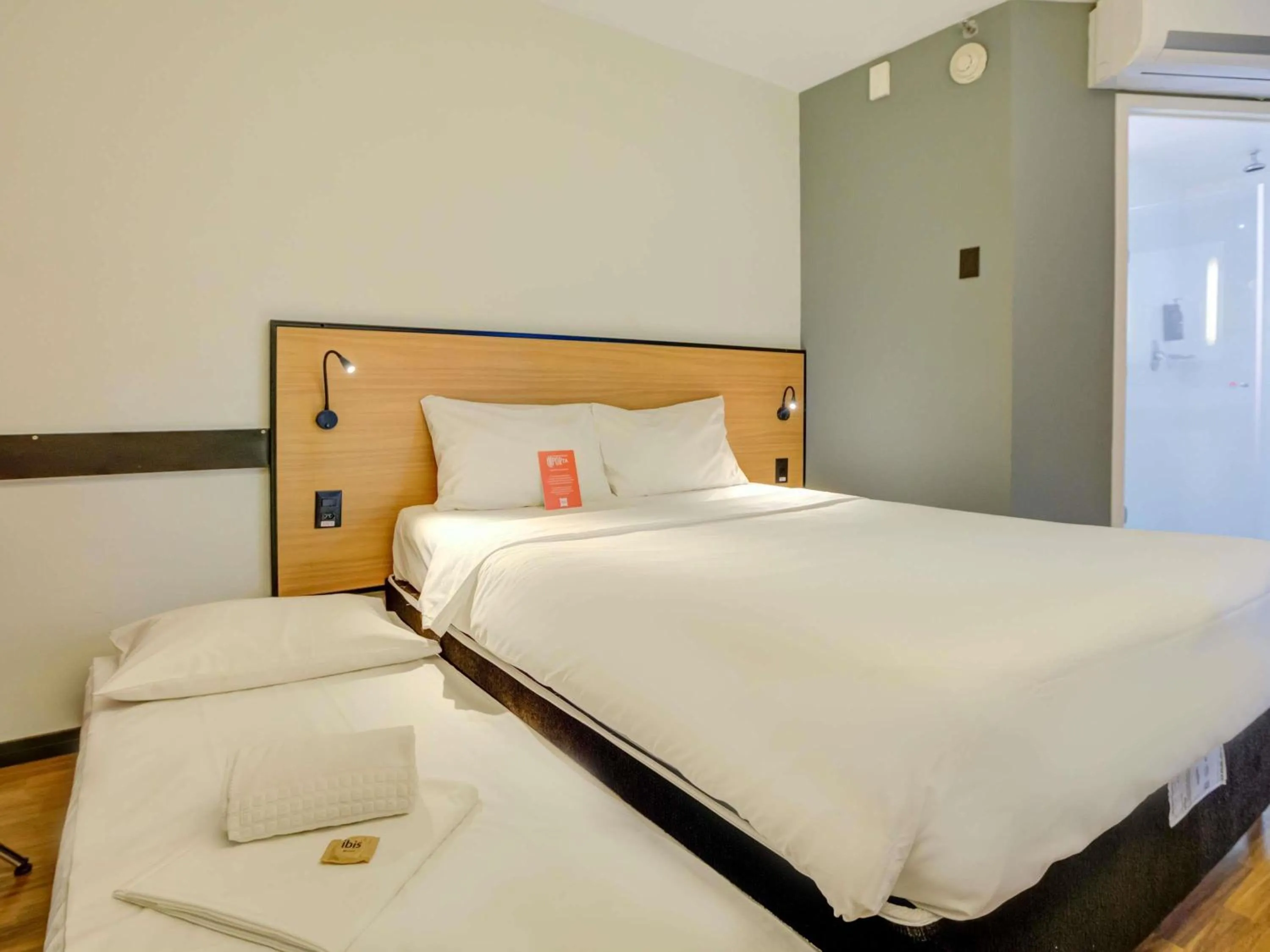 Bedroom, Bed in ibis Rio de Janeiro Santos Dumont