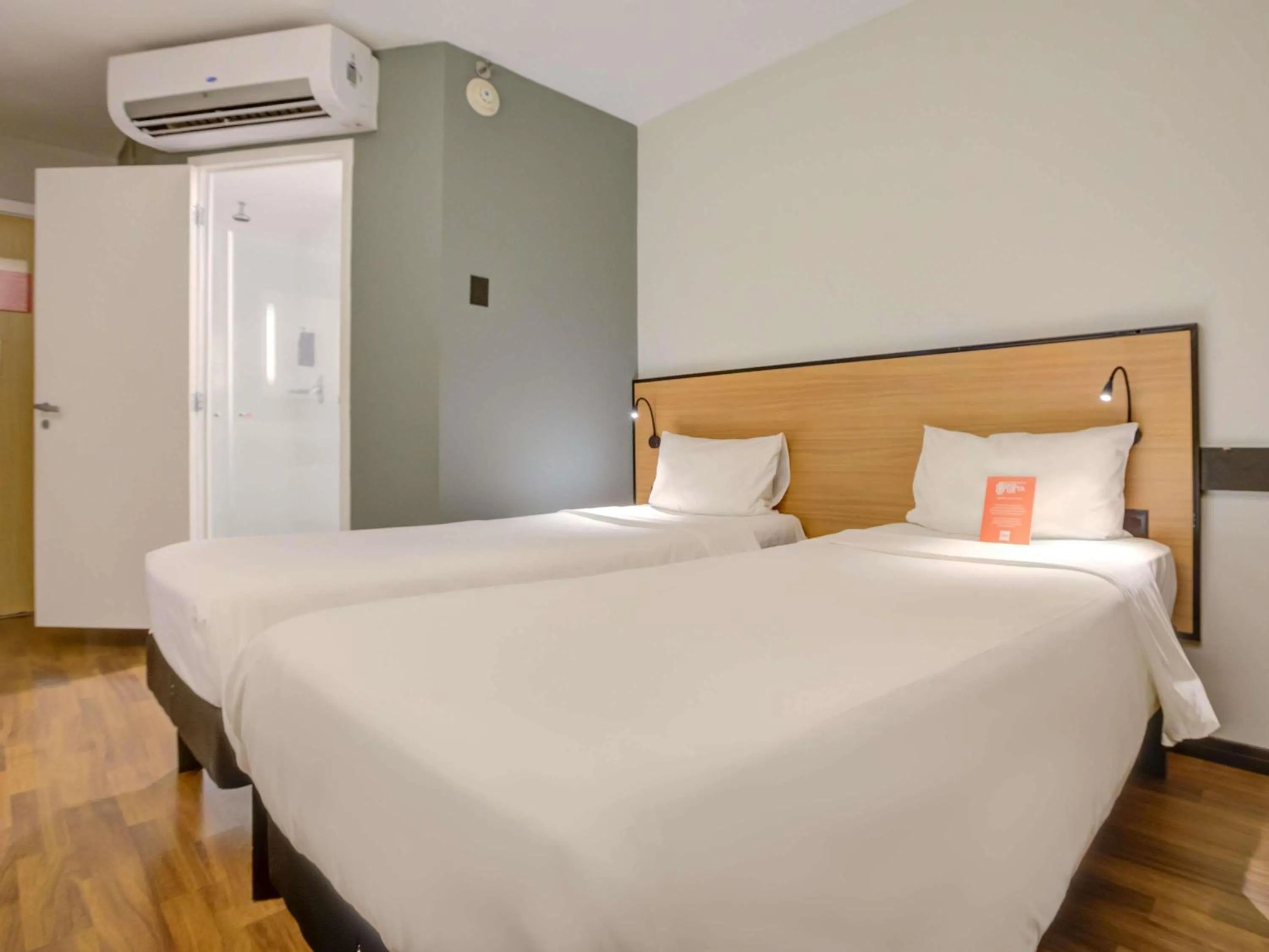 Bedroom, Bed in ibis Rio de Janeiro Santos Dumont