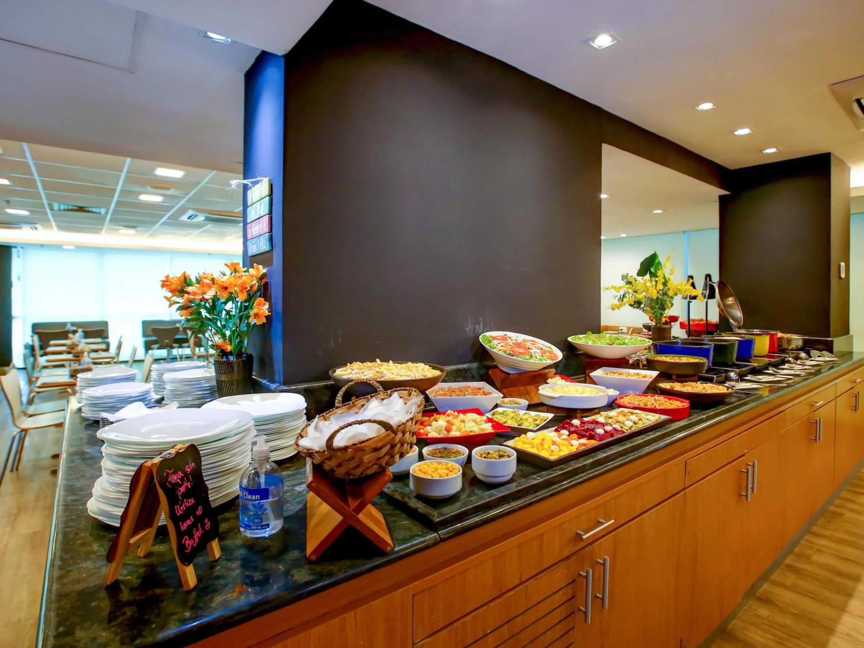 Restaurant/places to eat in ibis Rio de Janeiro Santos Dumont