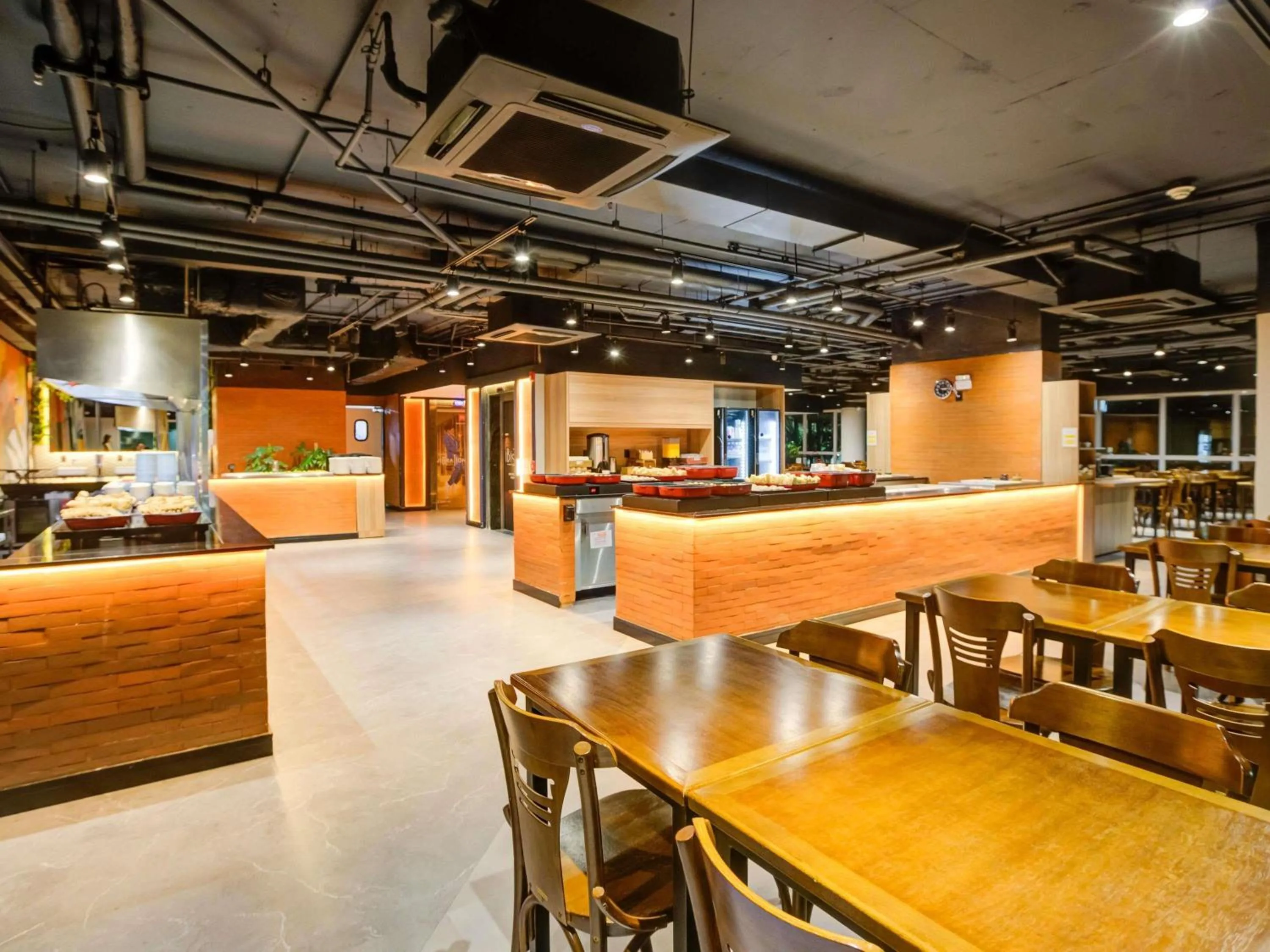 Restaurant/places to eat in ibis Rio de Janeiro Santos Dumont