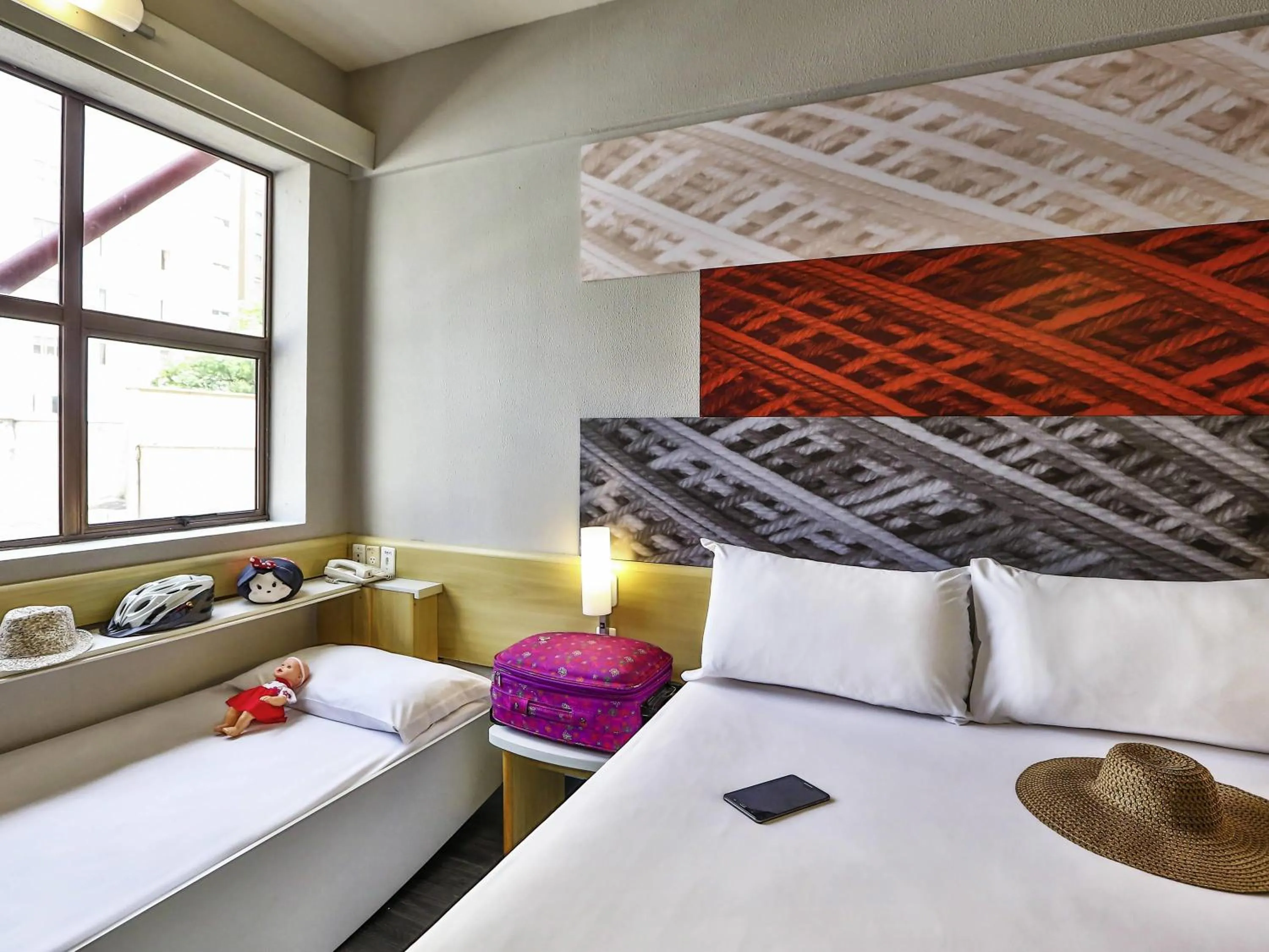 Property building, Bed in Ibis Maringa