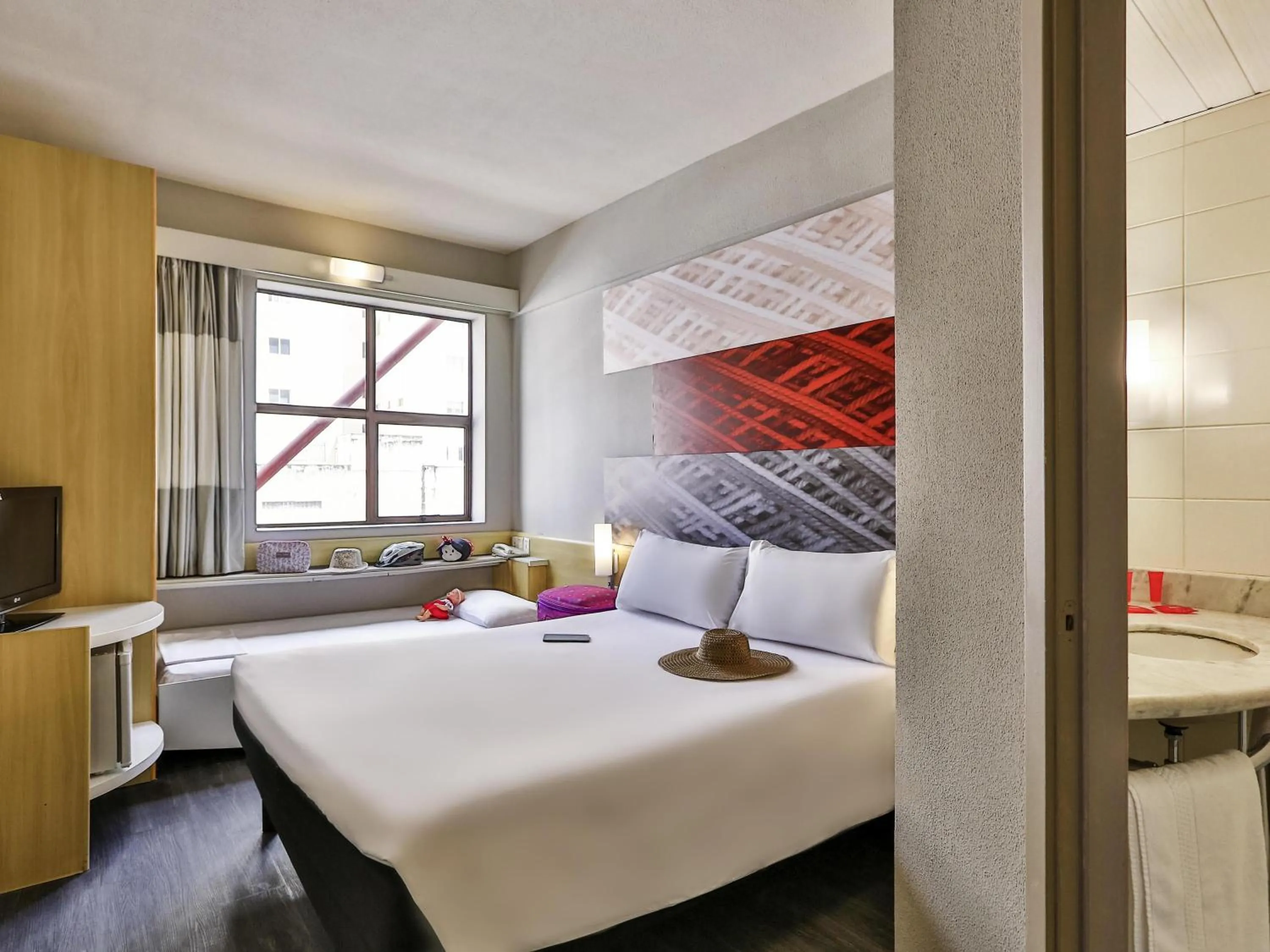 Bedroom, Bed in Ibis Maringa