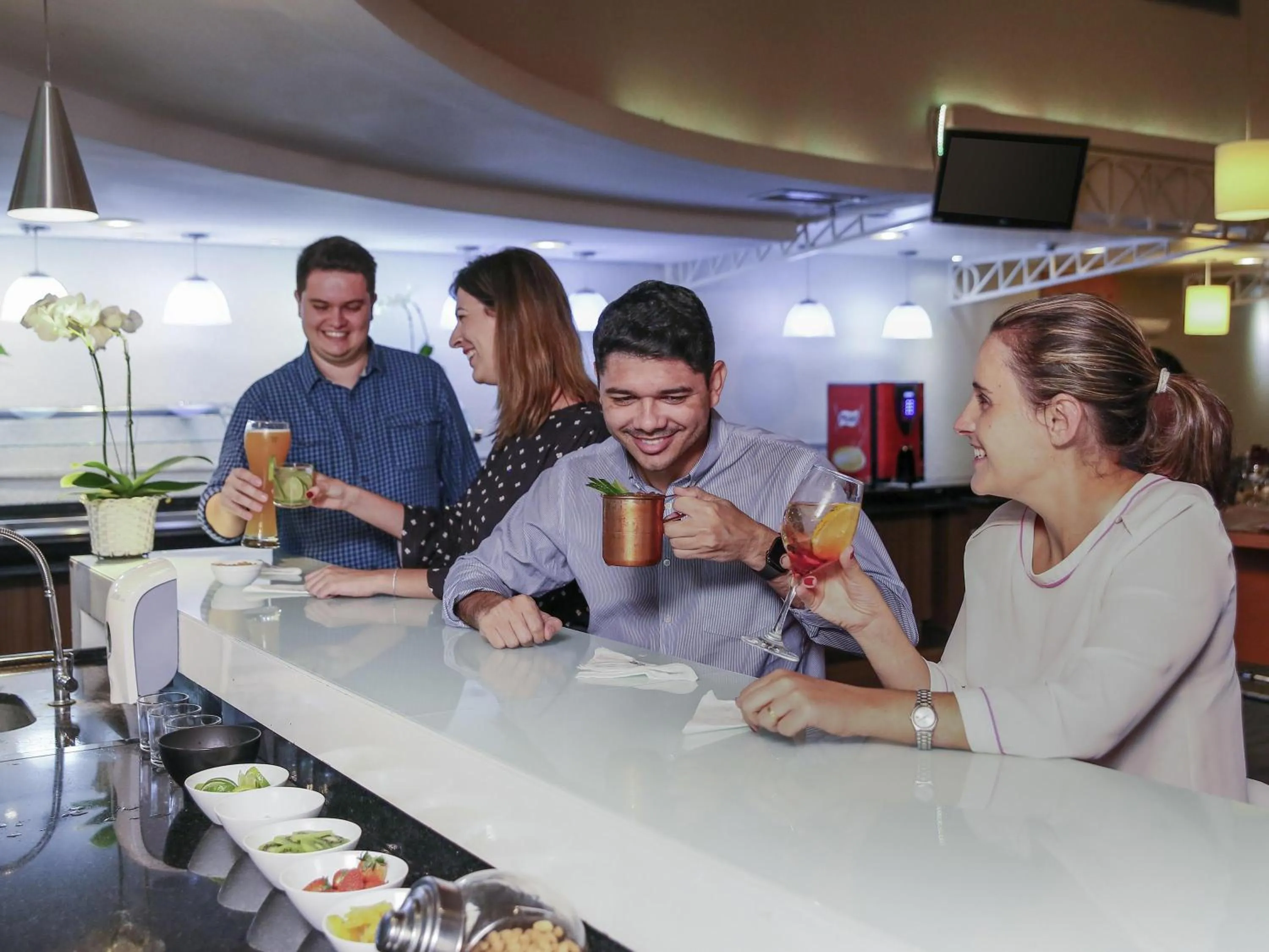 Lounge or bar in Ibis Maringa