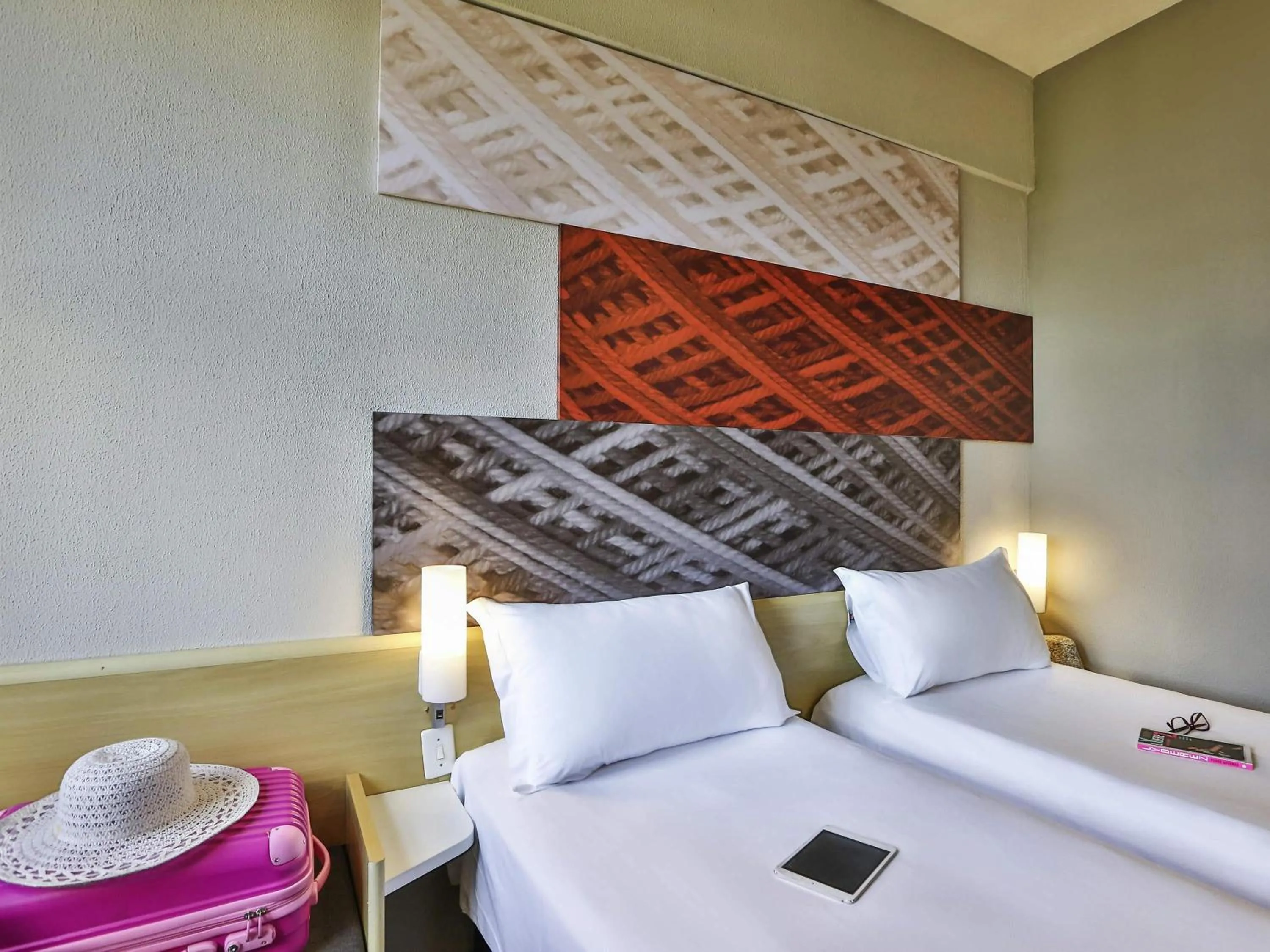 Bedroom, Bed in Ibis Maringa