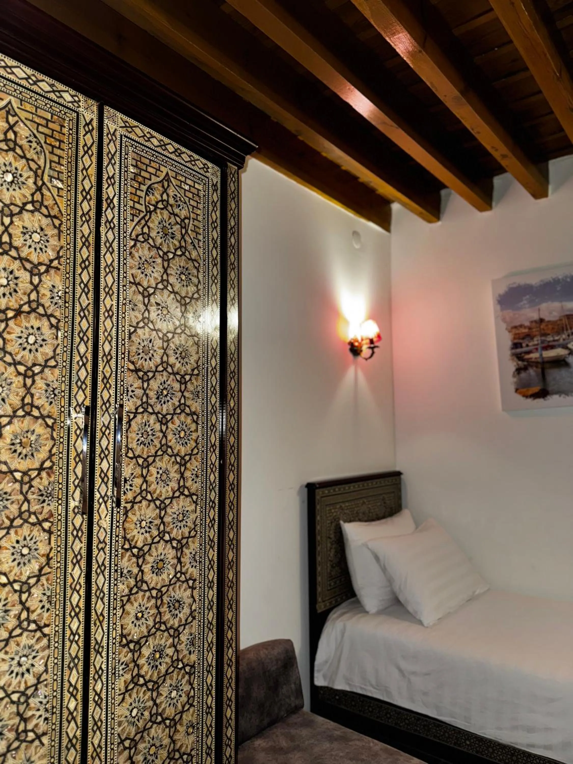 Bed in Bab al-sham funduk