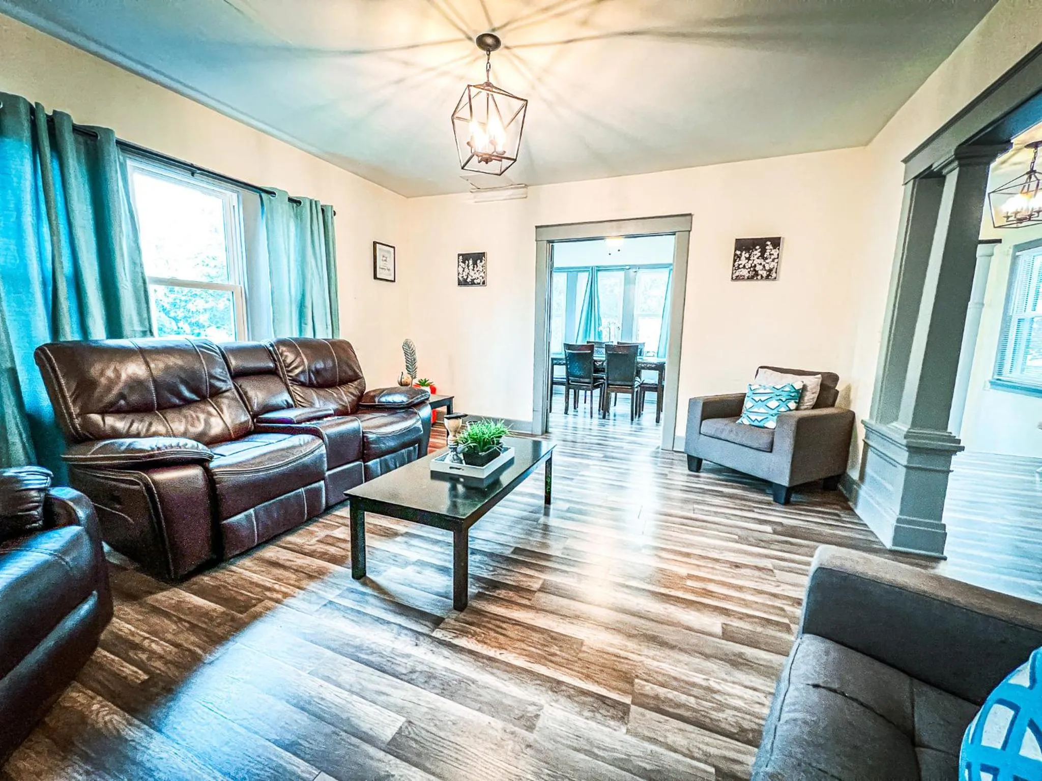 The Trotter Manor- With Private Yard & Free Parking, Minutes From Falls & Casino by Niagara Hospital