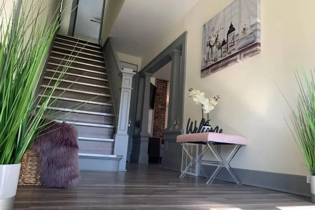 The Trotter Manor- With Private Yard & Free Parking, Minutes From Falls & Casino by Niagara Hospital The Trotter Manor- With Private Yard & Free Parking, Minutes From Falls & Casino by Niagara Hospital