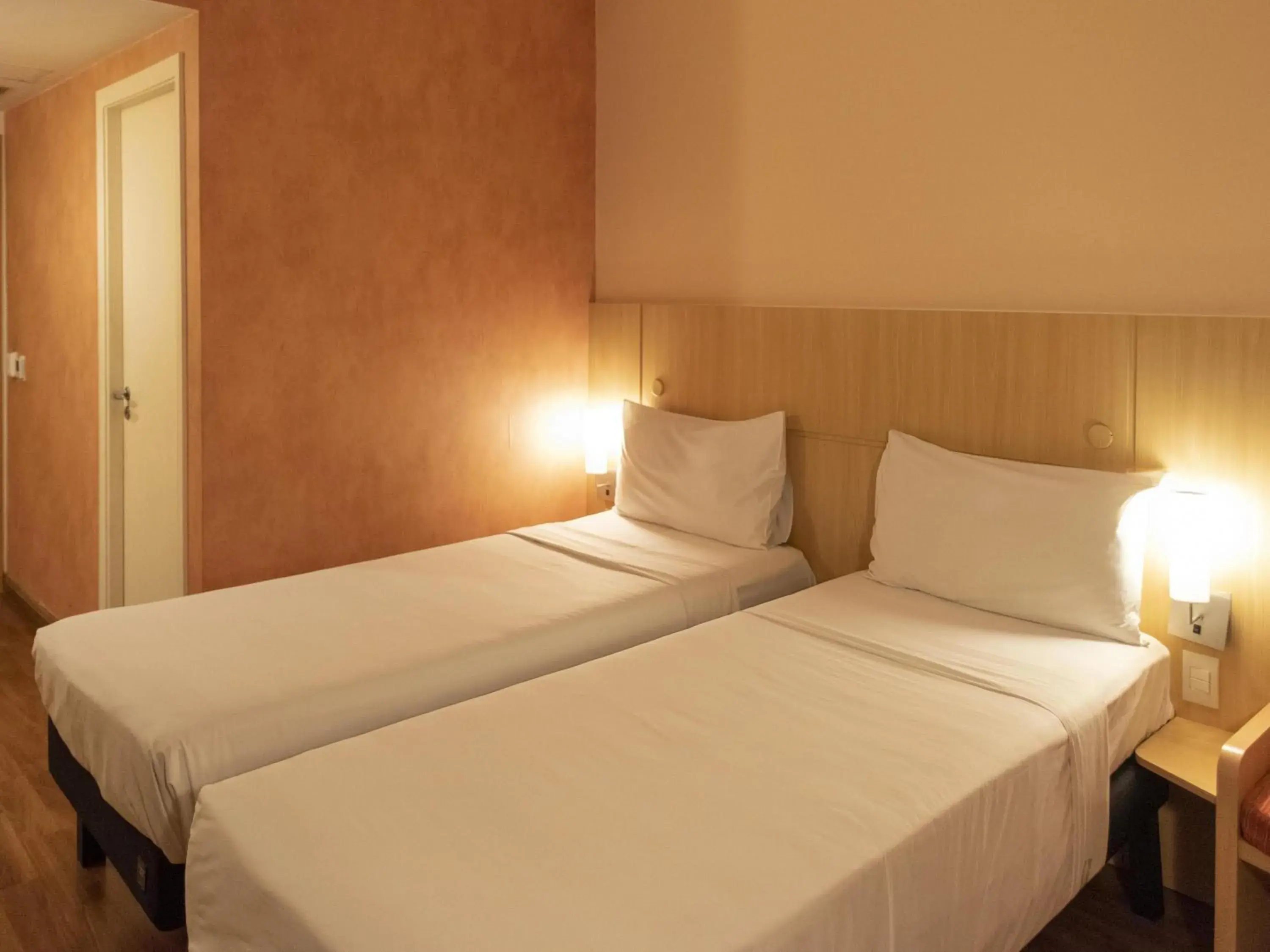 Standard Apartment with Twin Beds in ibis Sao Paulo Barra Funda Standard Apartment with Twin Beds in ibis Sao Paulo Barra Funda