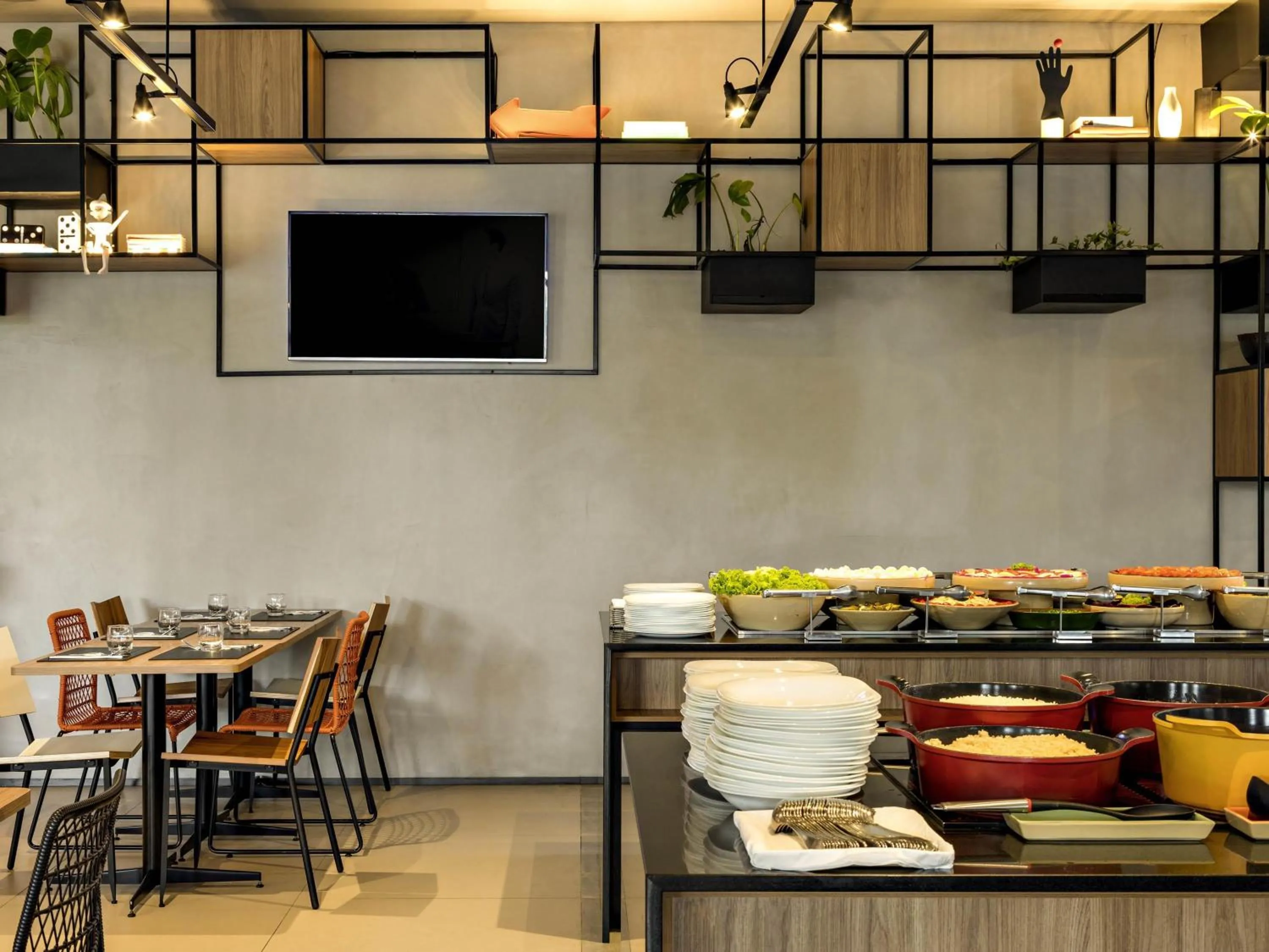 Restaurant/places to eat in ibis Sao Paulo Barra Funda