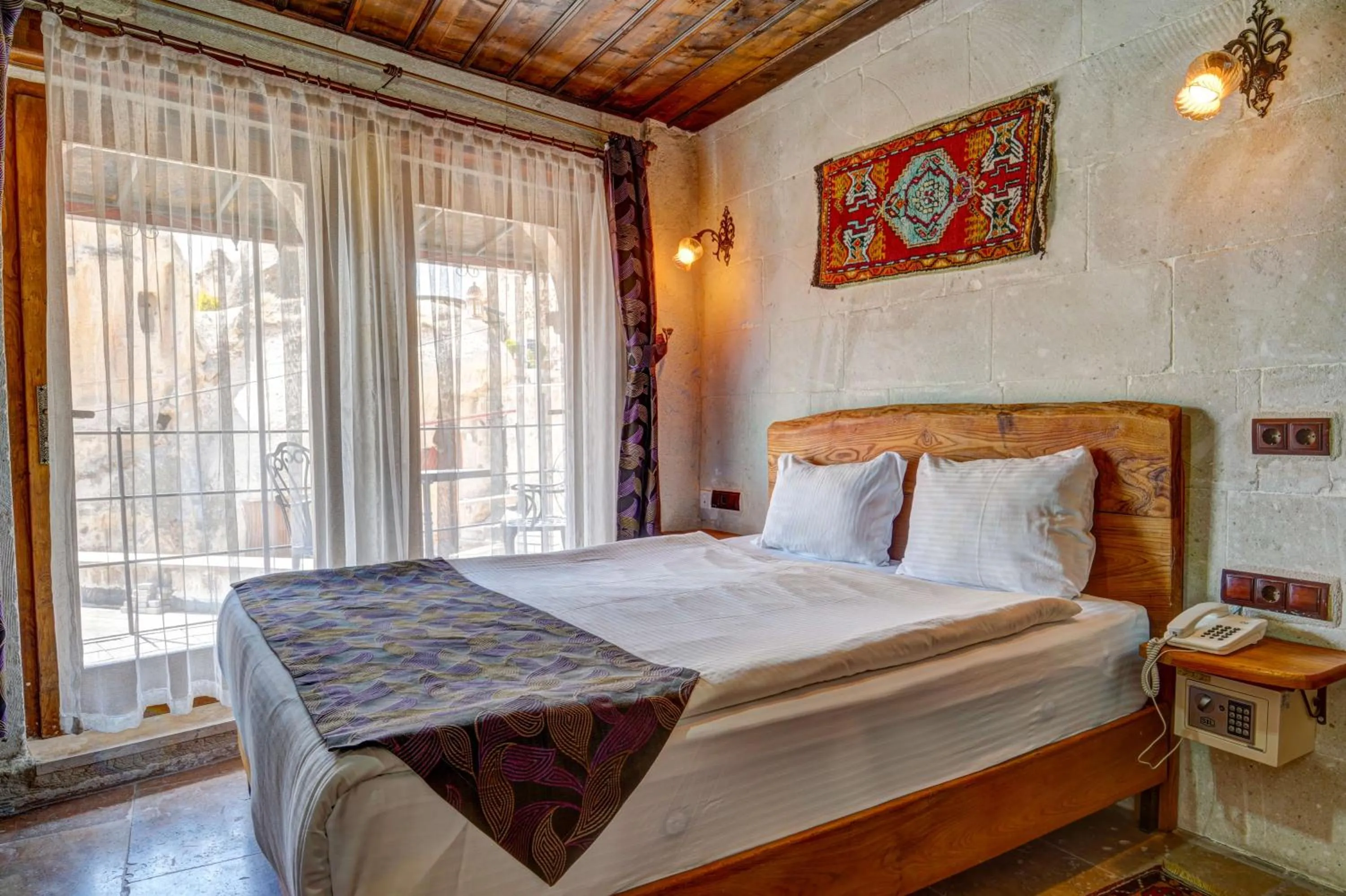 Photo of the whole room, Bed in Avilla Cave Hotel