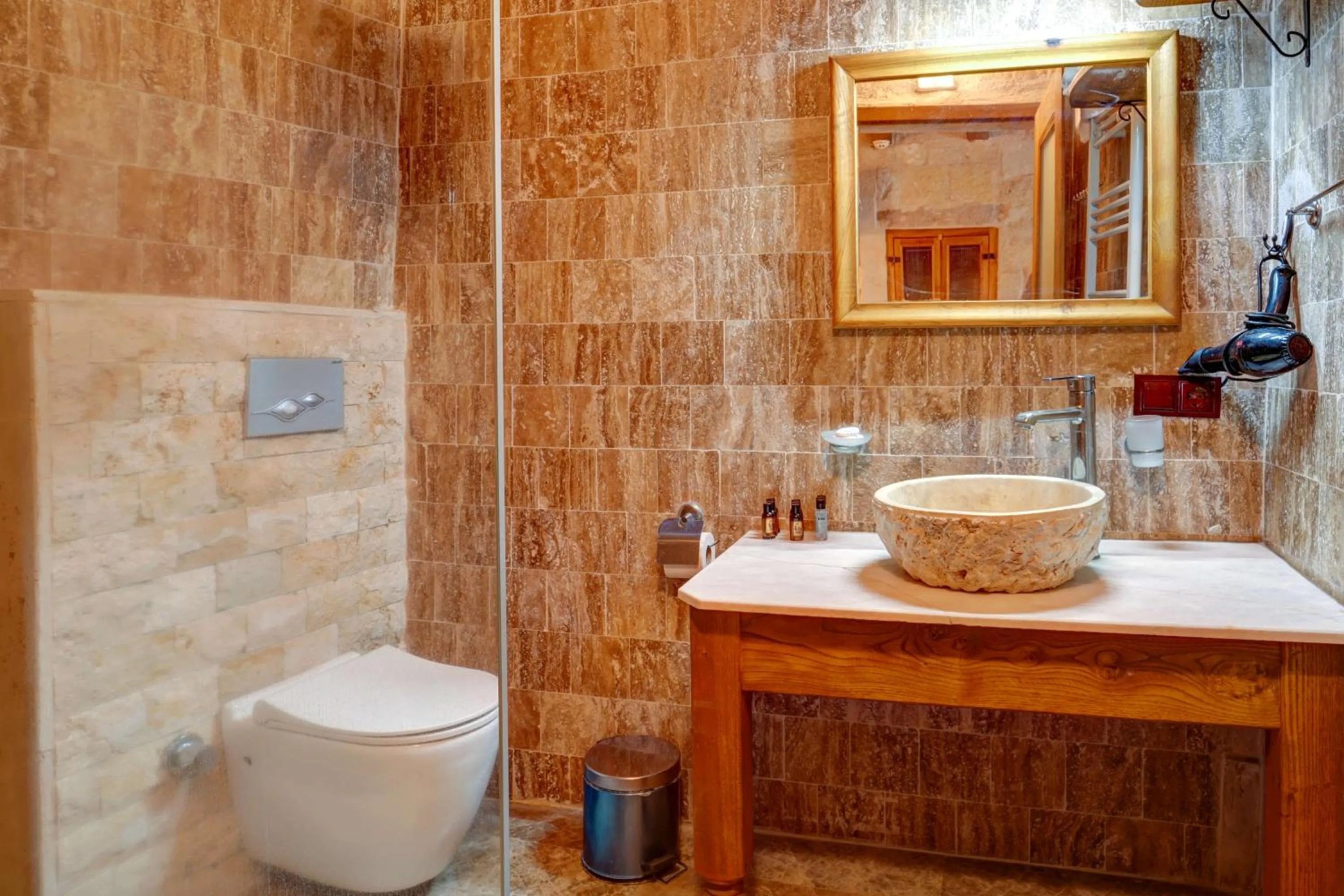 Toilet in Avilla Cave Hotel
