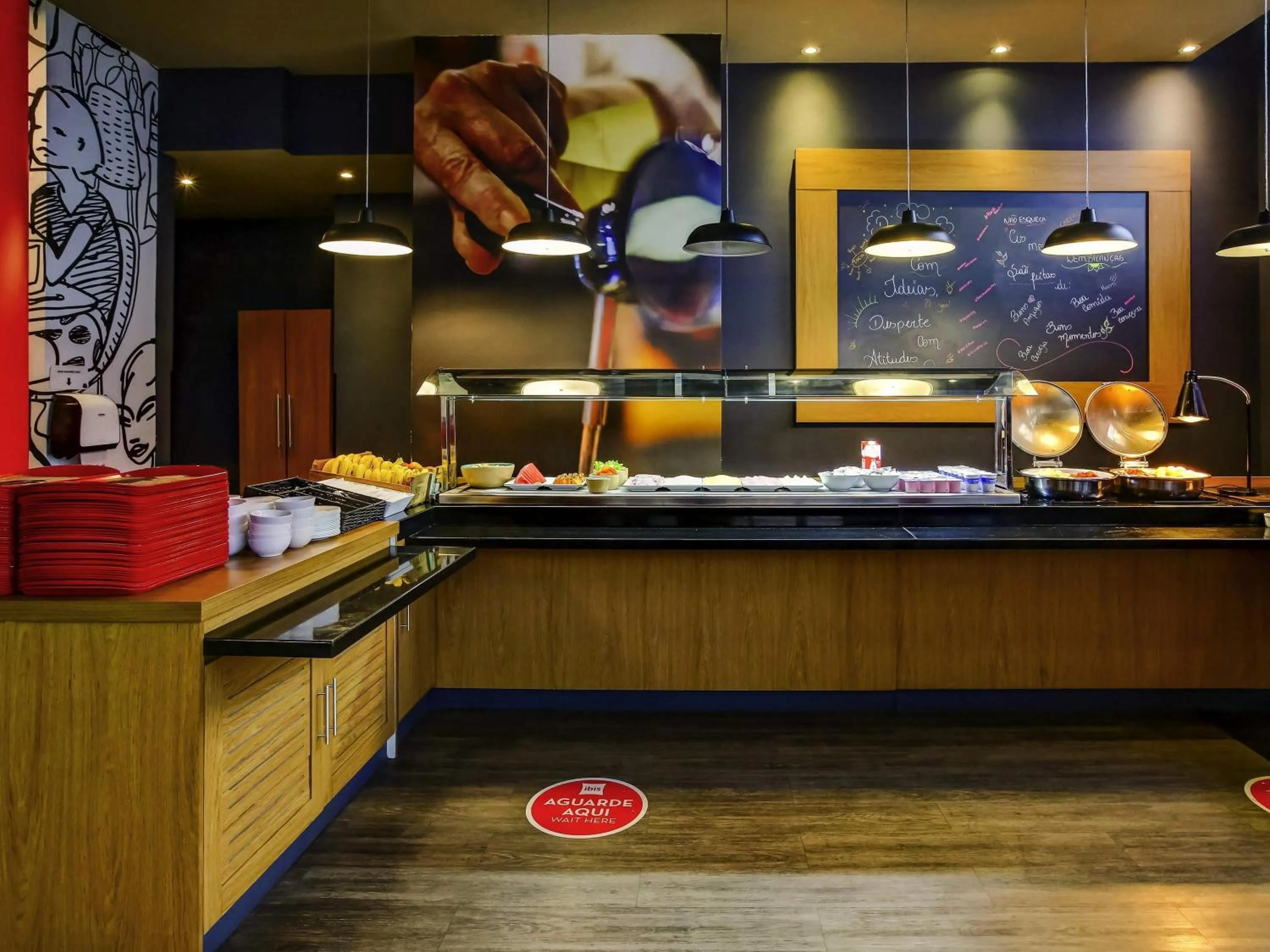 Restaurant/places to eat in ibis Tambore