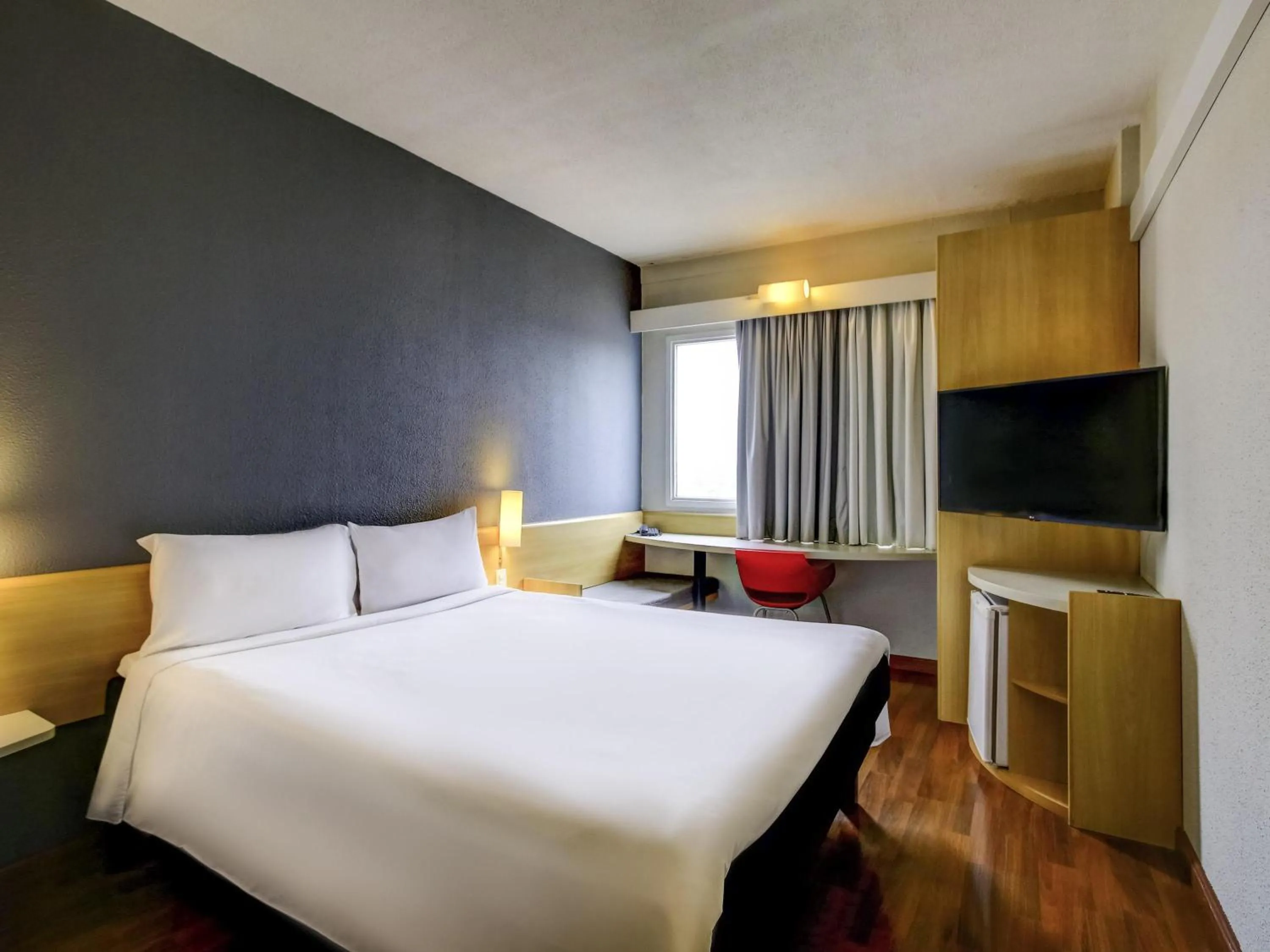 Bedroom, Bed in ibis Tambore